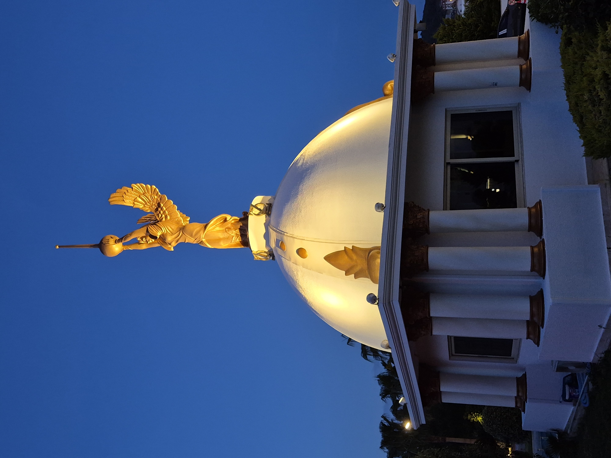 Tourist captures evening architecture tour and coffee in Alanya