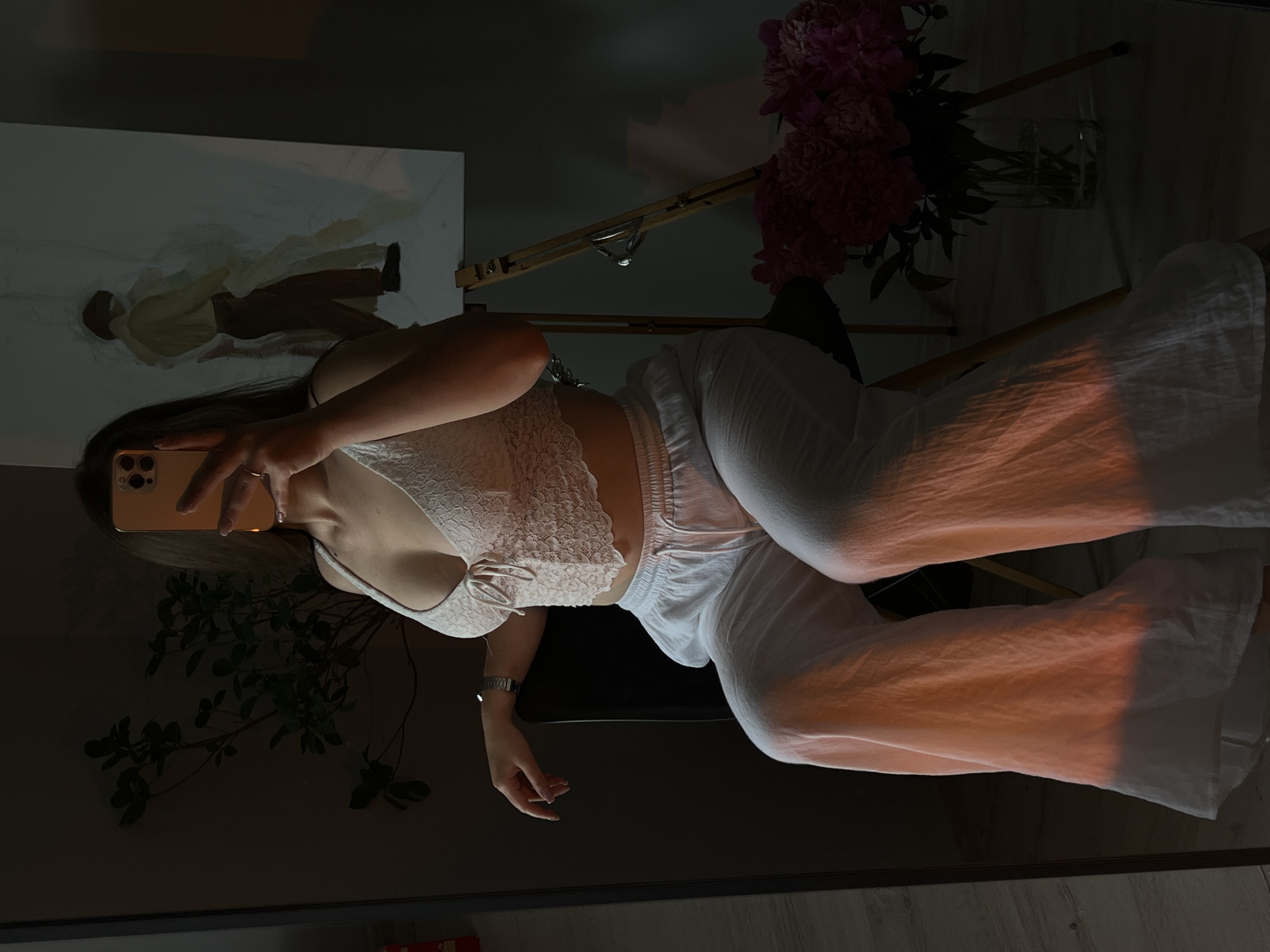 Extended selfie session documented in Ternopil artist studio