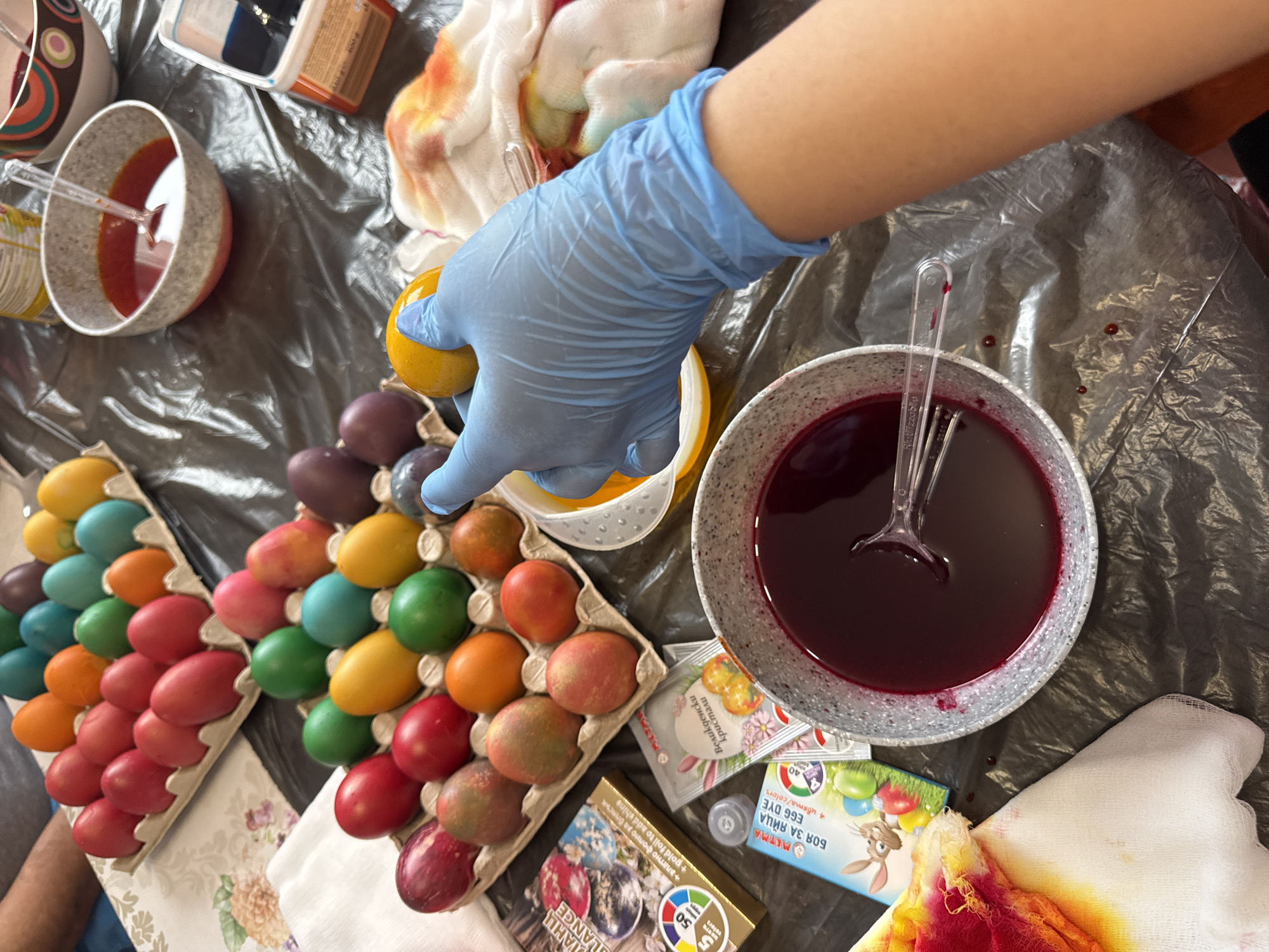 Easter egg dyeing and casual moments captured in Panagyurishte