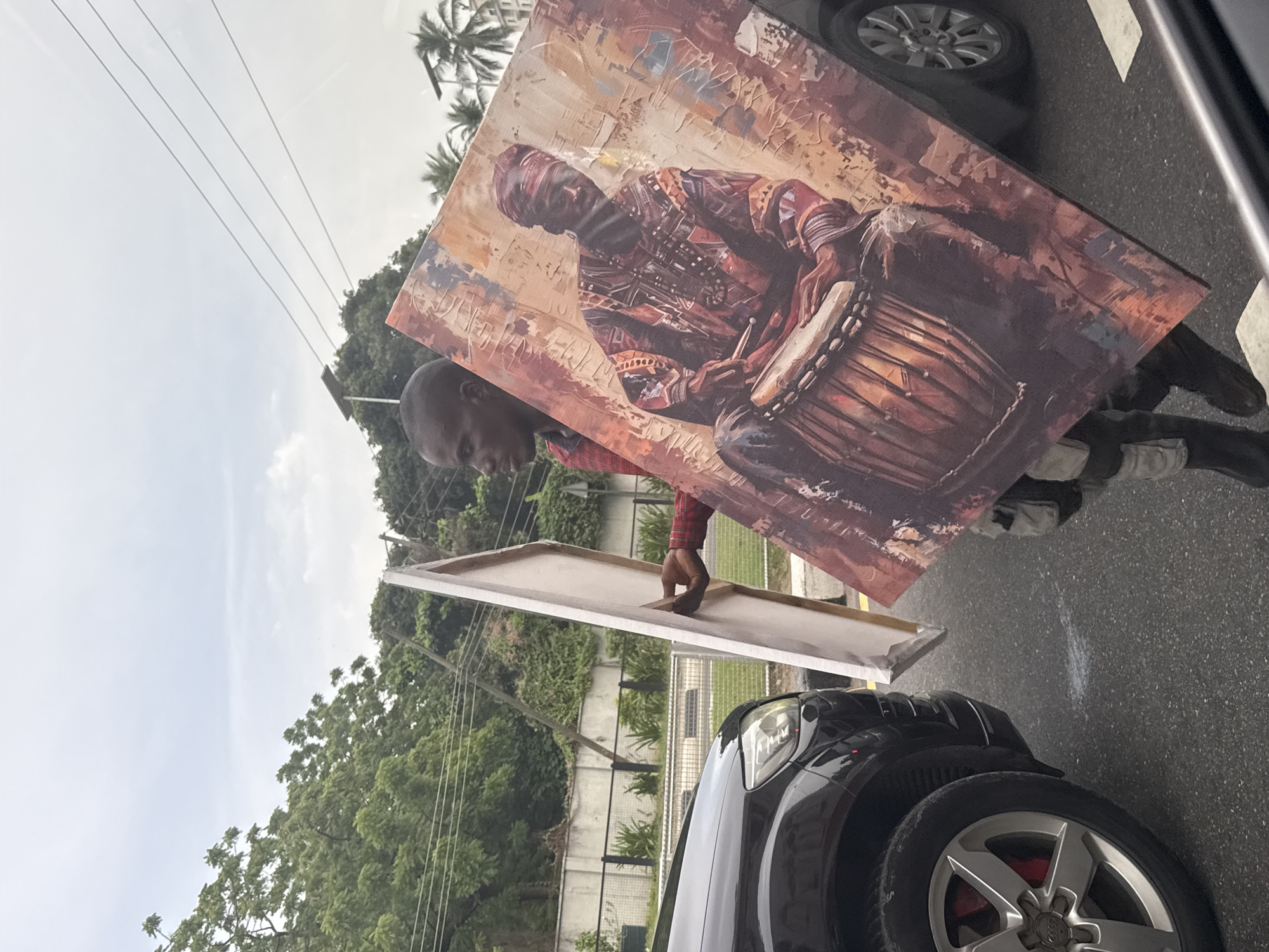 Street vendors sell artwork, snacks to motorists in Lagos