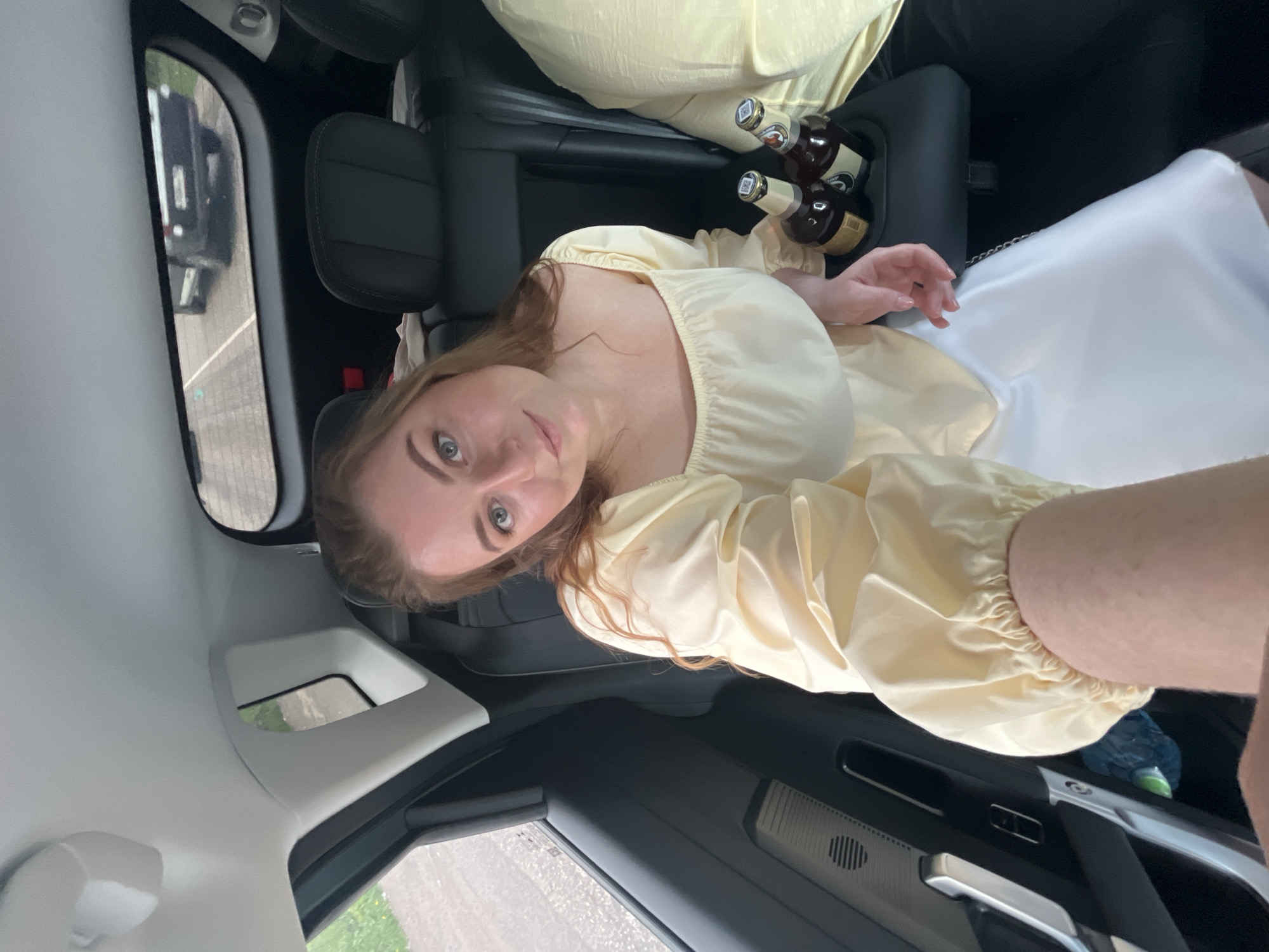 Woman in yellow dress spotted in car, Davydkovo