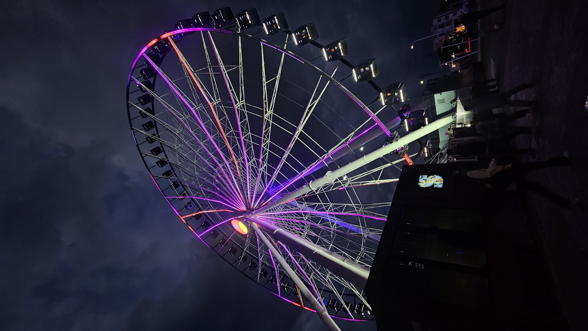 Friends enjoy nighttime outing at Puebla Ferris wheel complex