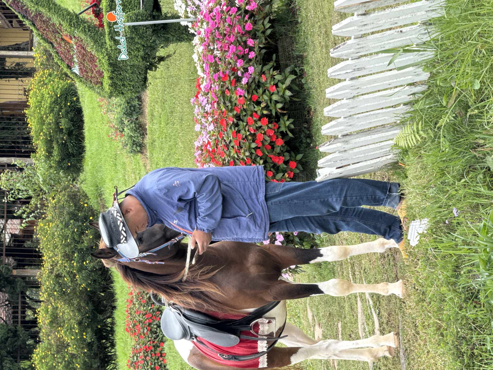 Lakeside Da Lat: horses, scooters, flower gardens, and tourist life