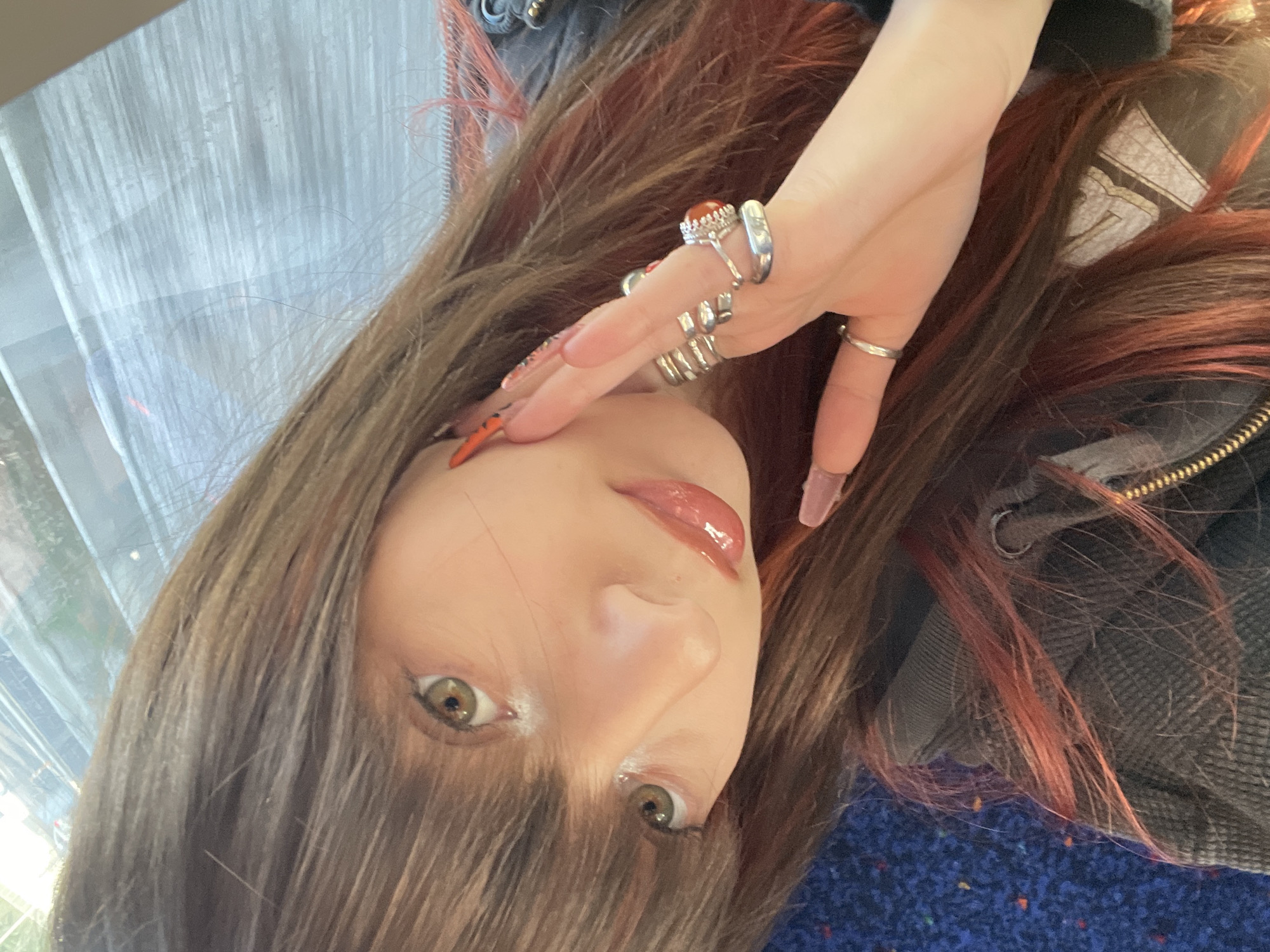 Auburn-haired passenger spotted on Tel Aviv public transport