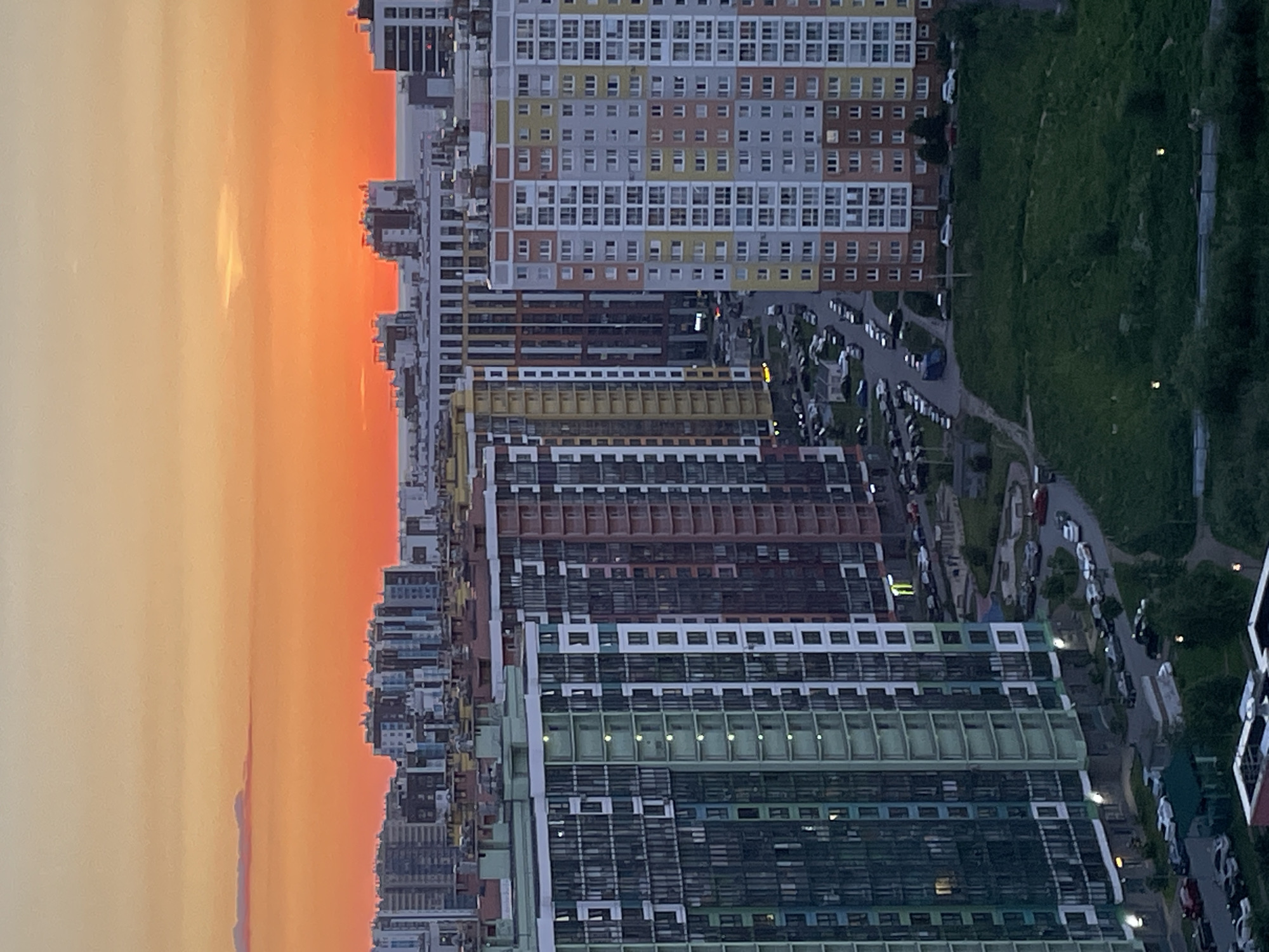Sunset documented across Russian city in 34-minute photo sequence