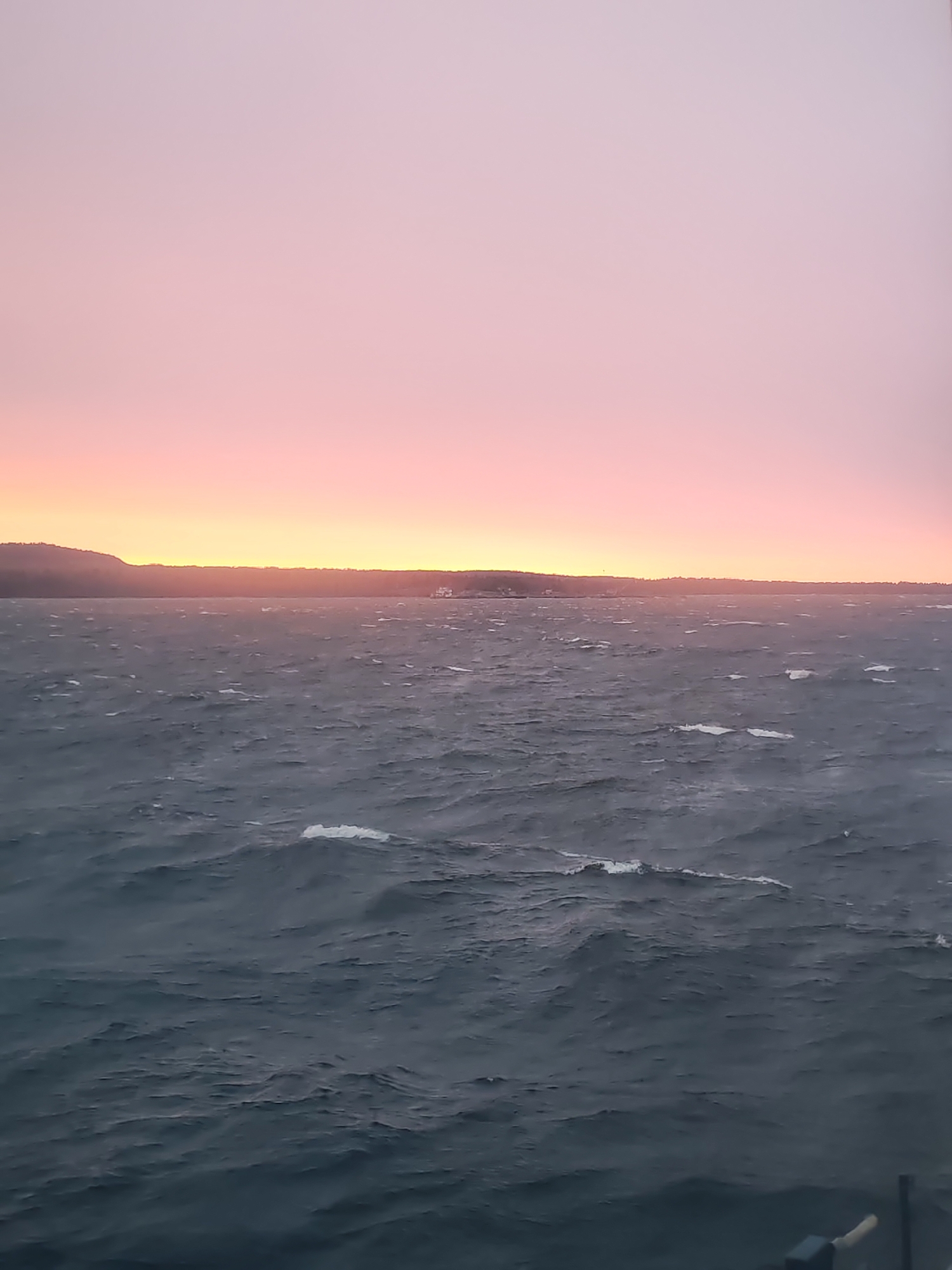 Evening tablet use and scenic water views documented in Shcheleiki