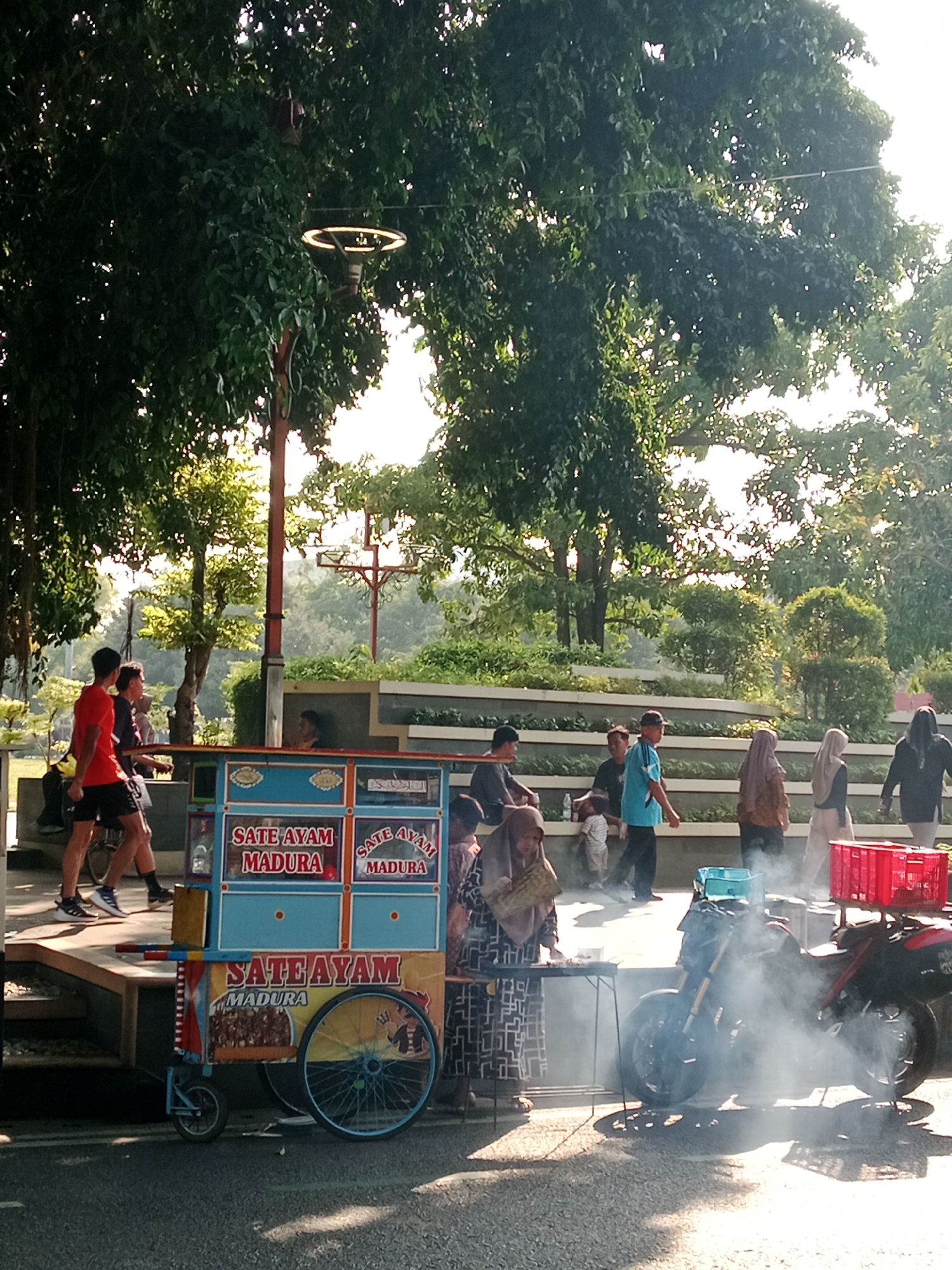 Weekend street life and sate carts around Pati's central square