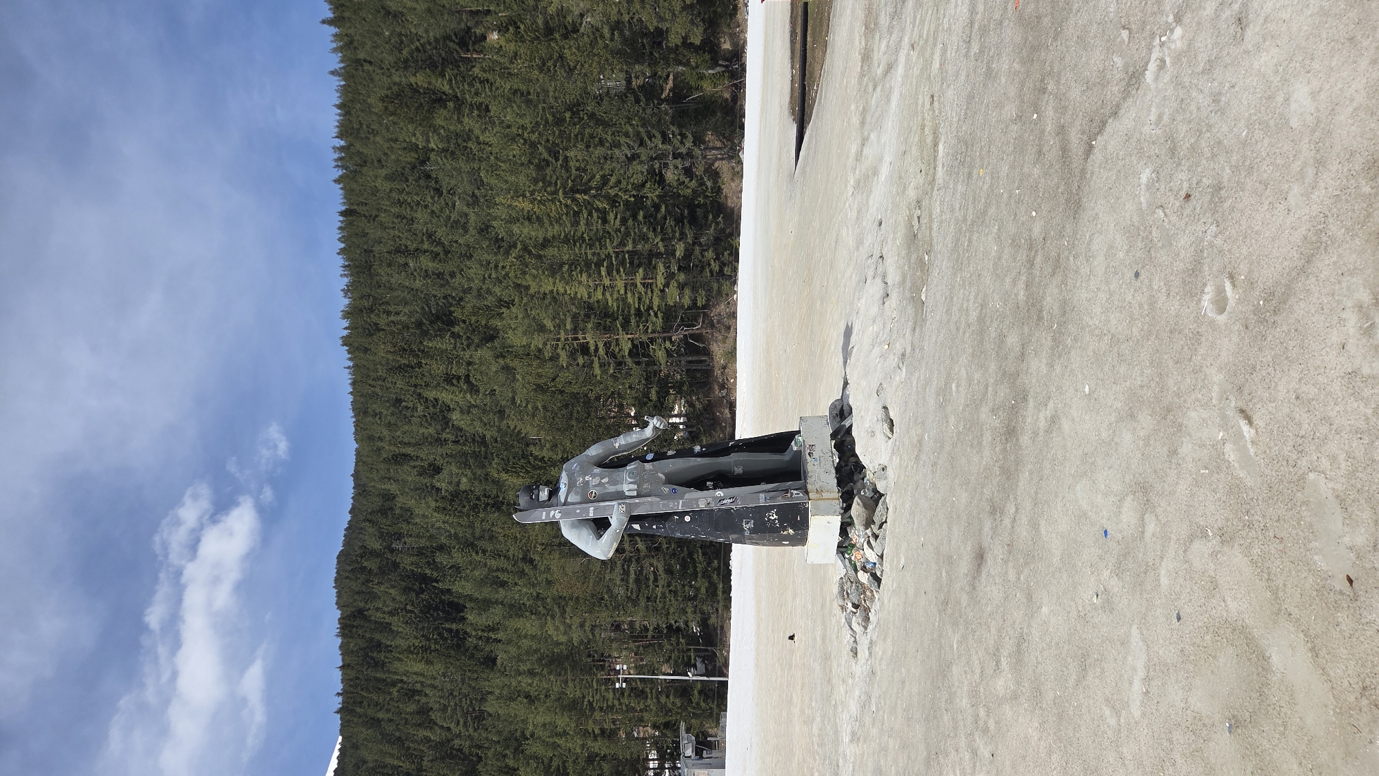 Witness documents statue and snowy mountain scenes Friday morning