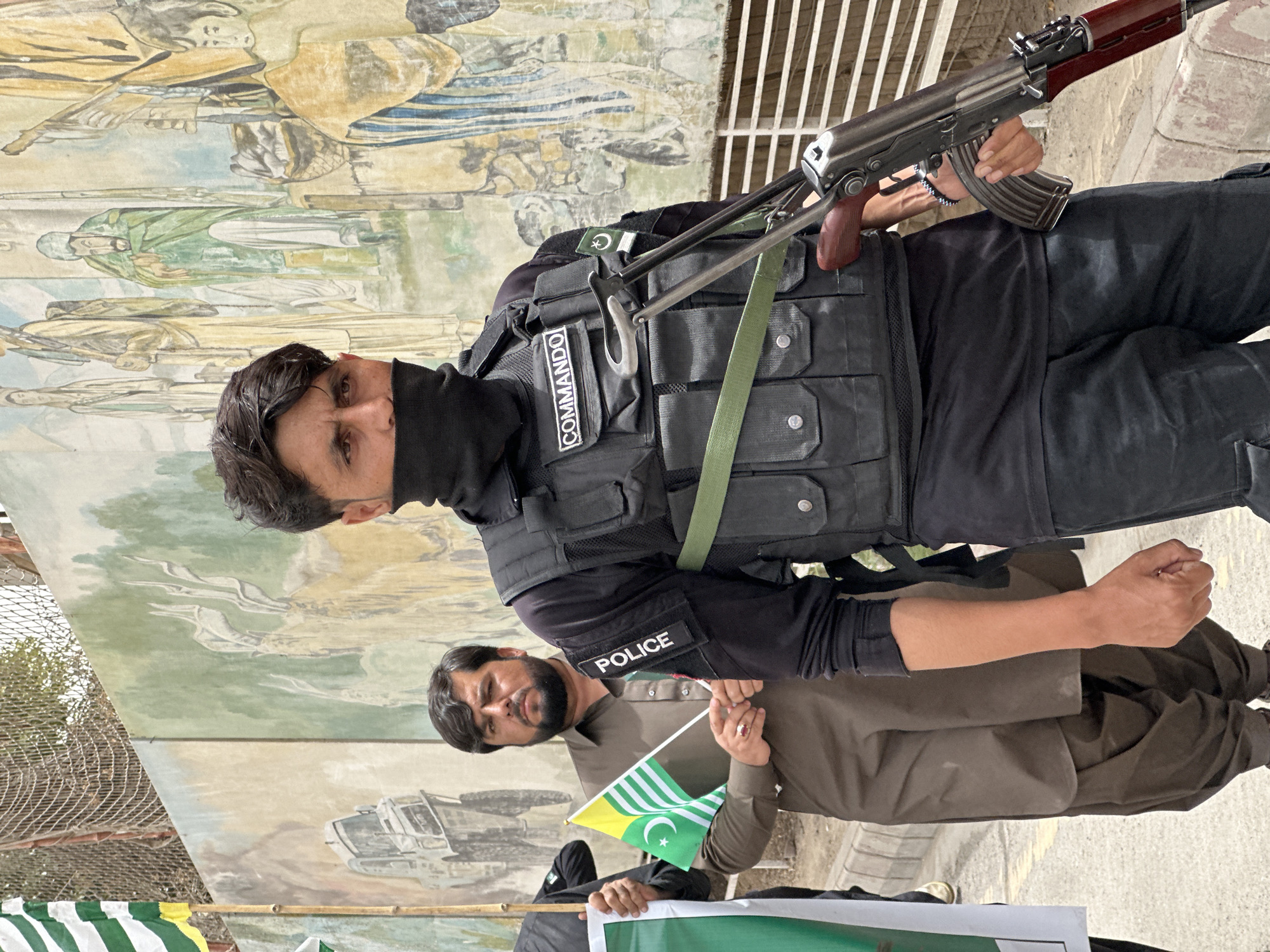 Quetta street march marks August 5 Kashmir observance with flags and banners