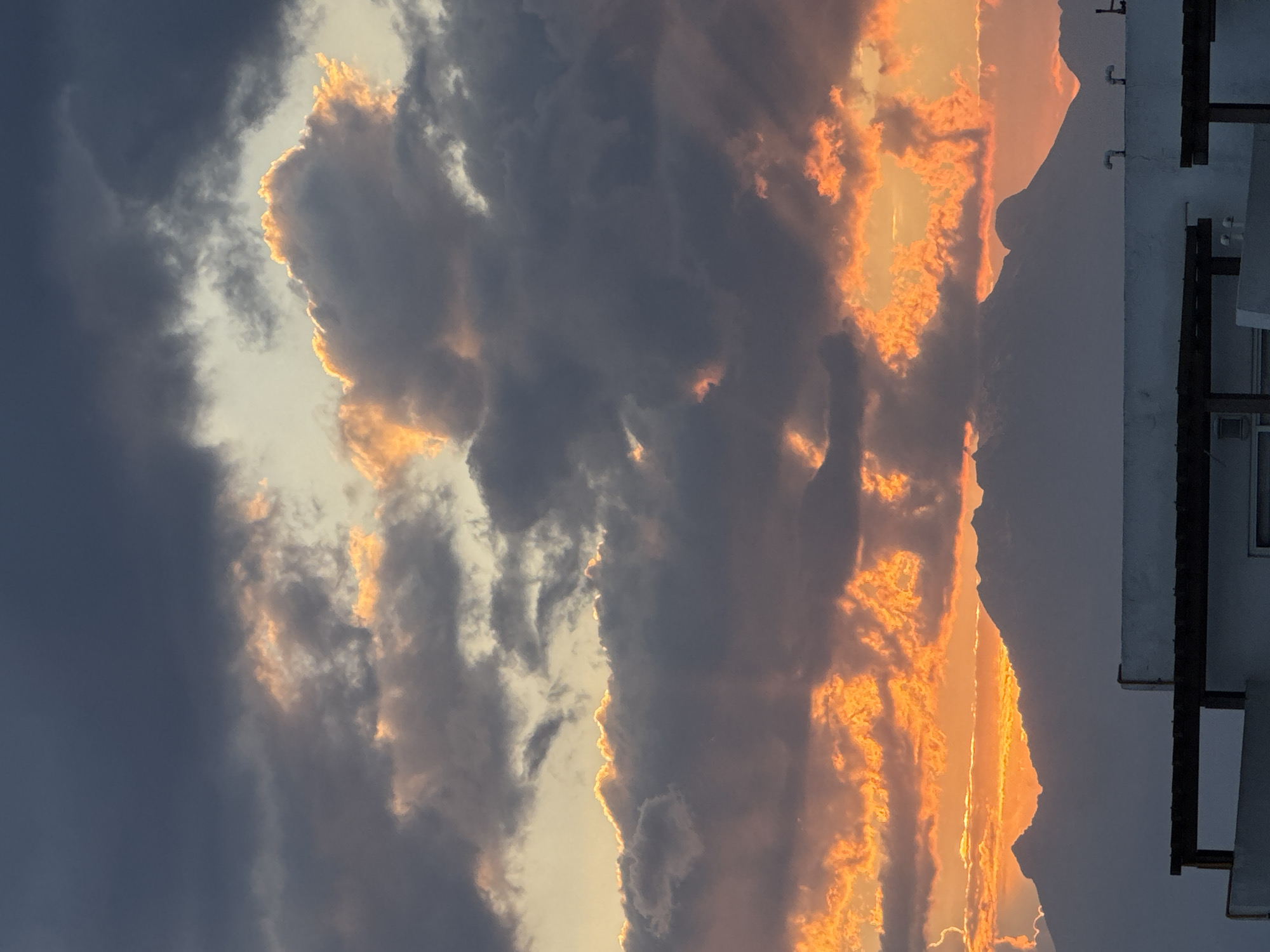 Dramatic sunset photographed over mountains in Ocotlán, Mexico