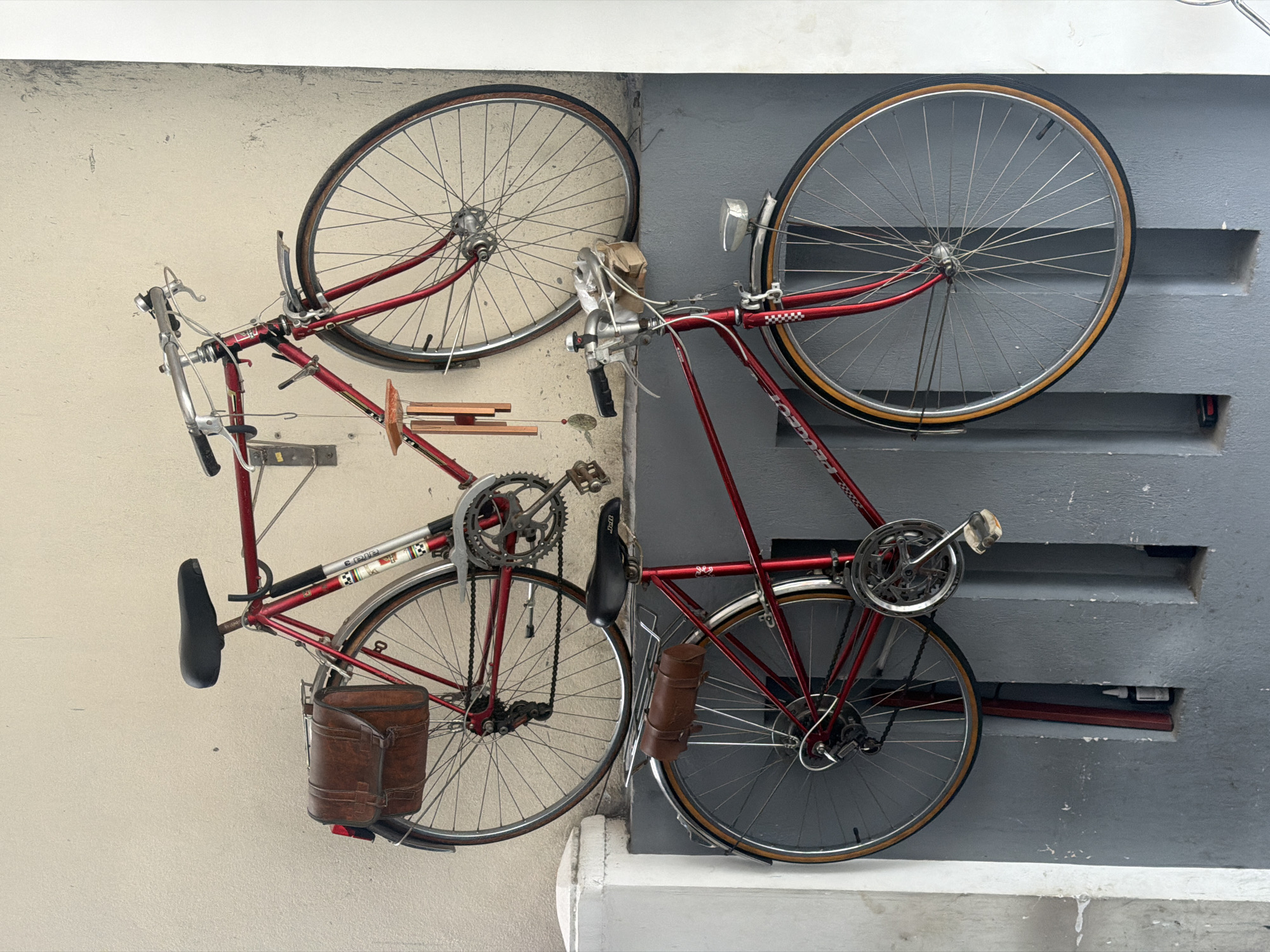 Vintage bicycles and street scenes documented in Đà Nẵng