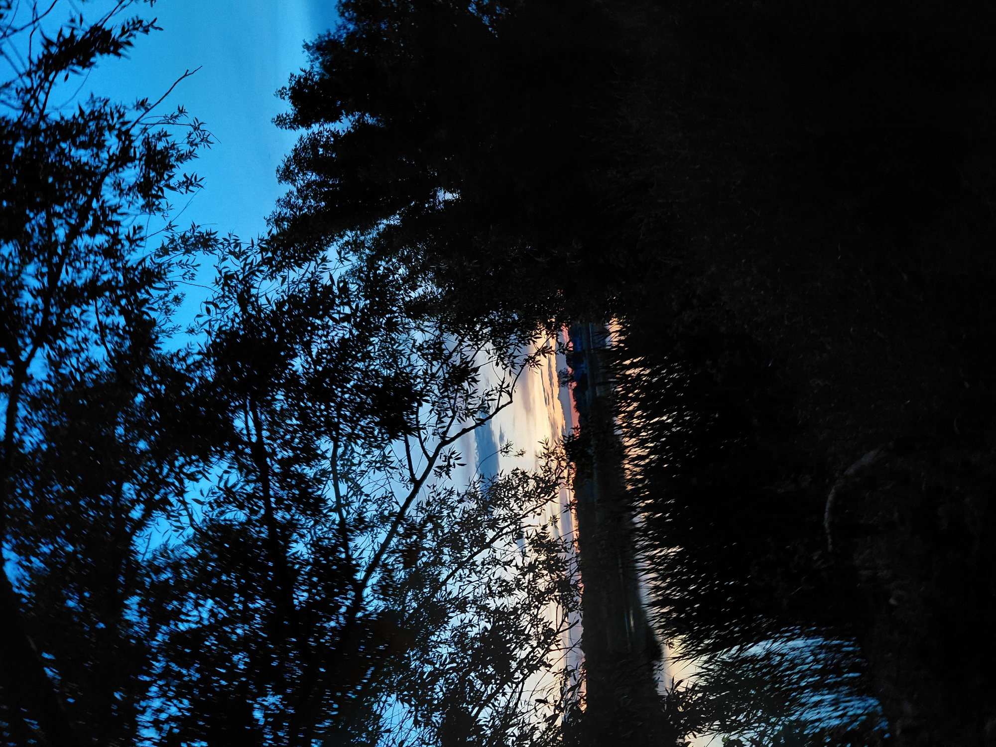 Twilight documented over Ustyvytsia waterway in extended evening session