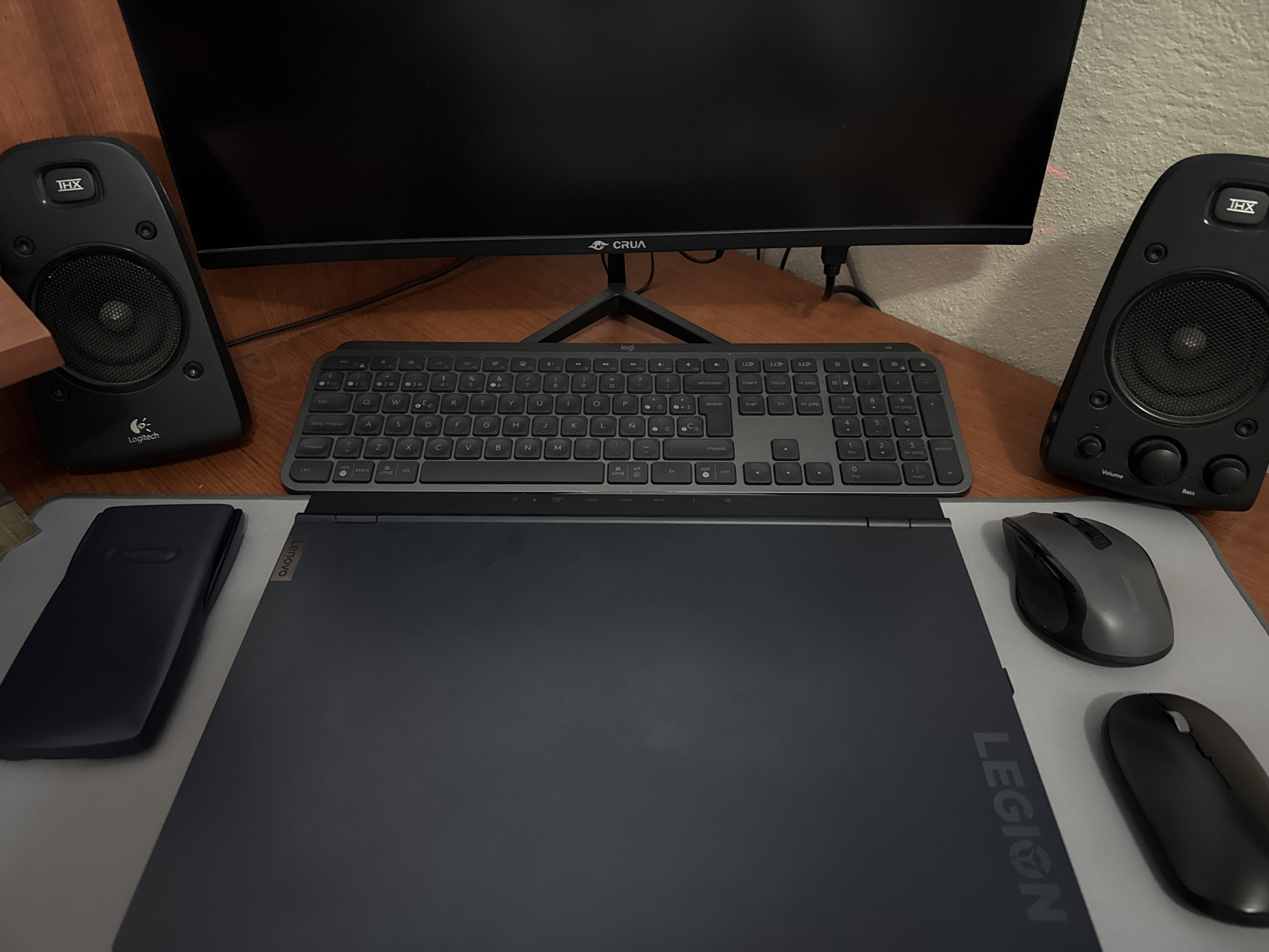 Personal computer workspace documented in Puebla, Mexico