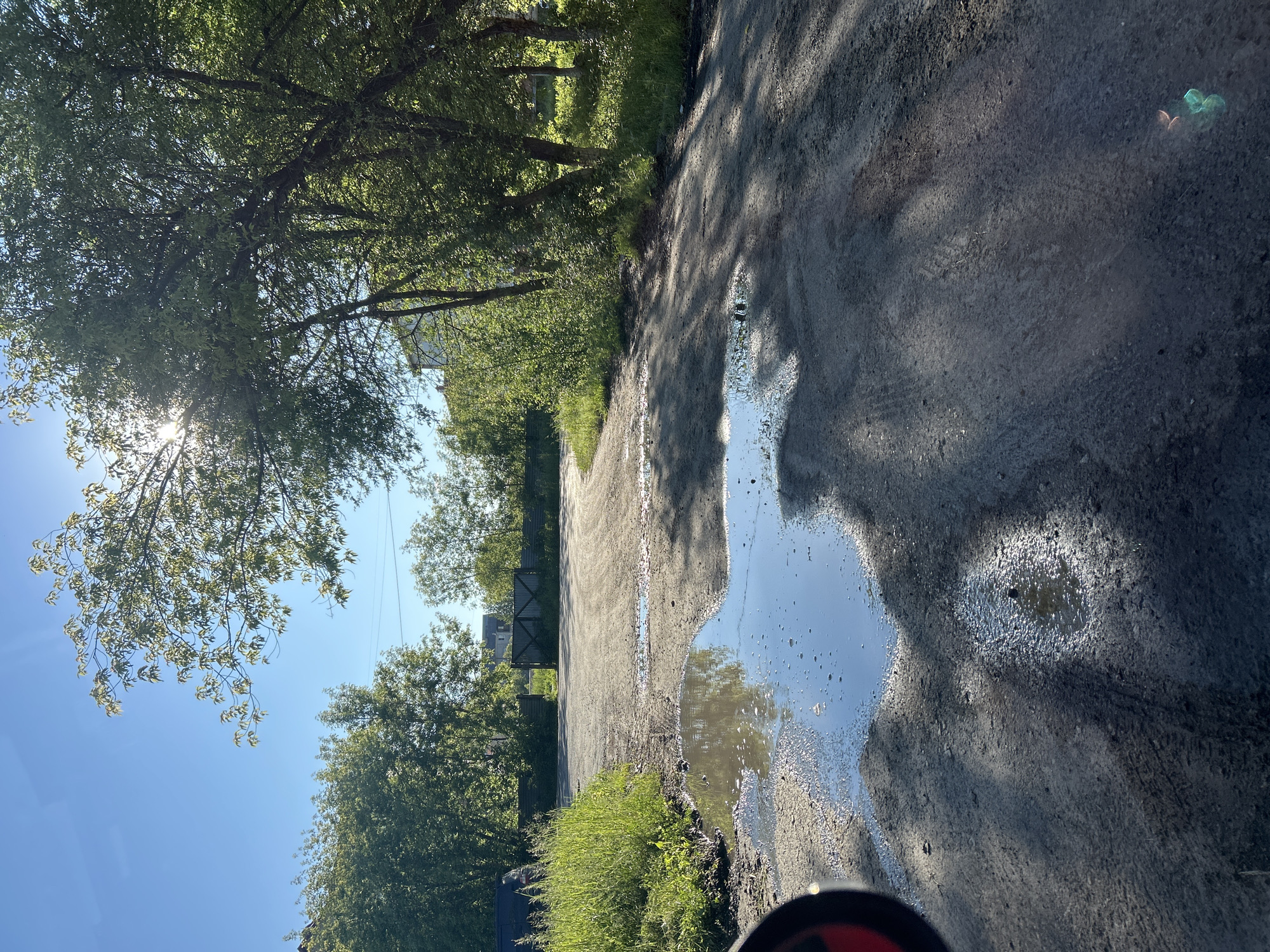 Ordinary moments captured in Tugulym: puddles and car charger