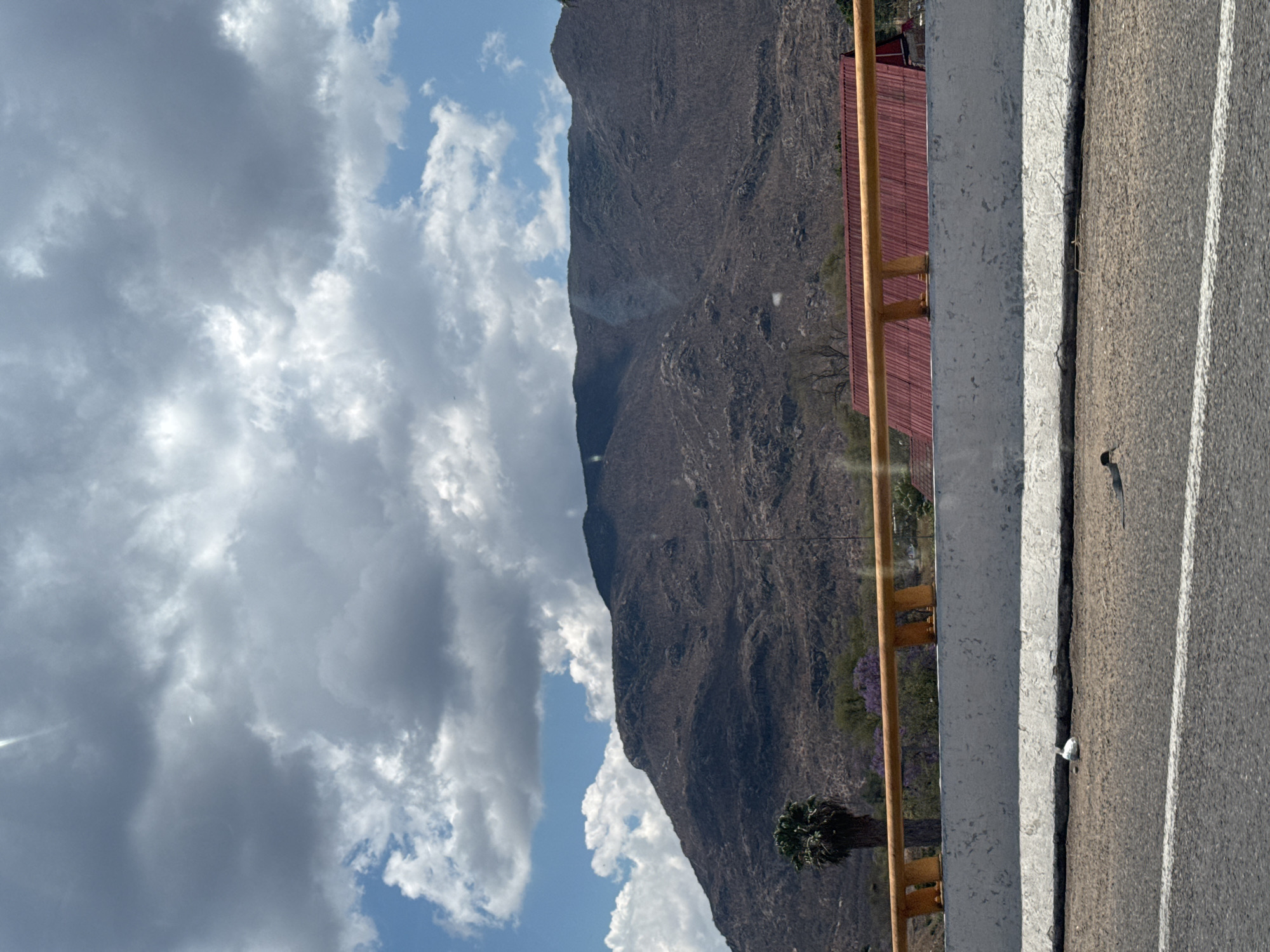 Bridge infrastructure shows wear in Tlalixtac de Cabrera