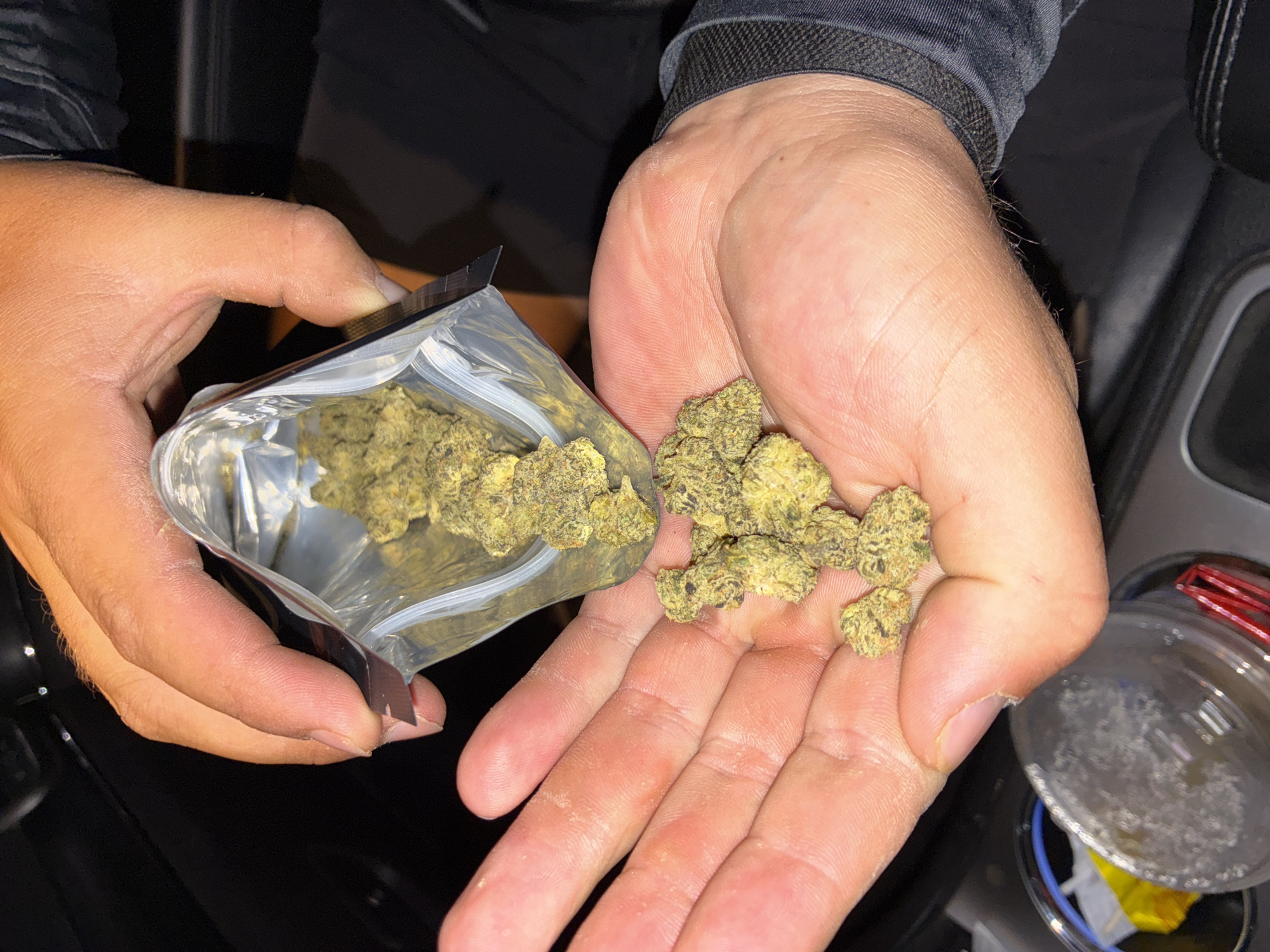 Cannabis handling observed in vehicle in Huixquilucan, Mexico