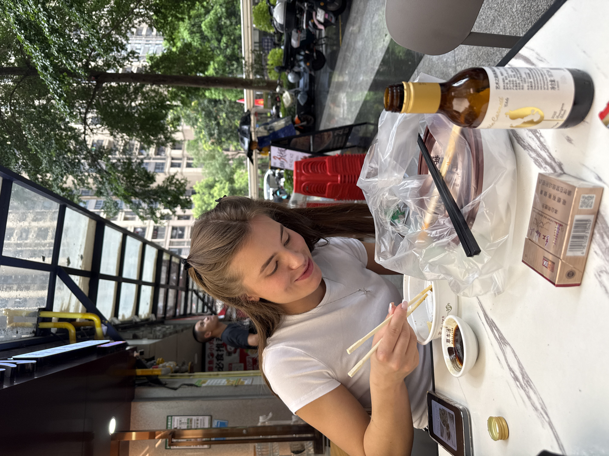 Outdoor dumpling lunch at a Haizhu District street restaurant