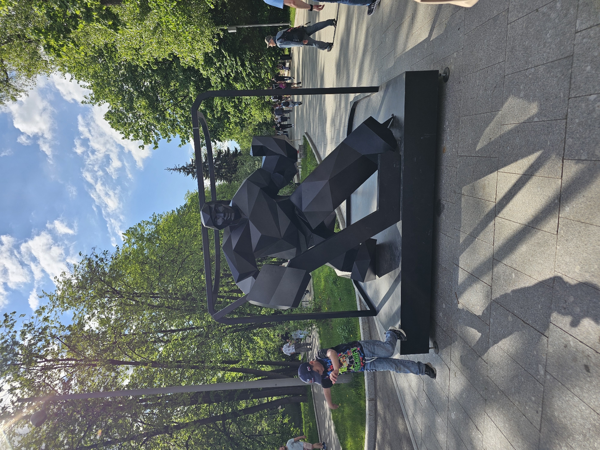 Abstract briefcase-carrying statue spotted in Moscow park