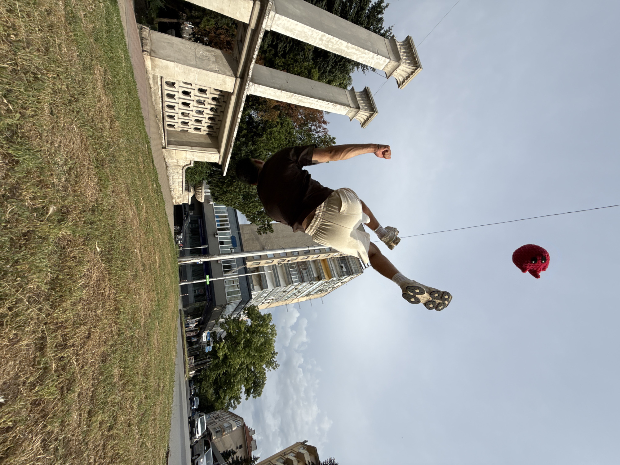 Parkour tricks and crocheted toys in a Shumen park