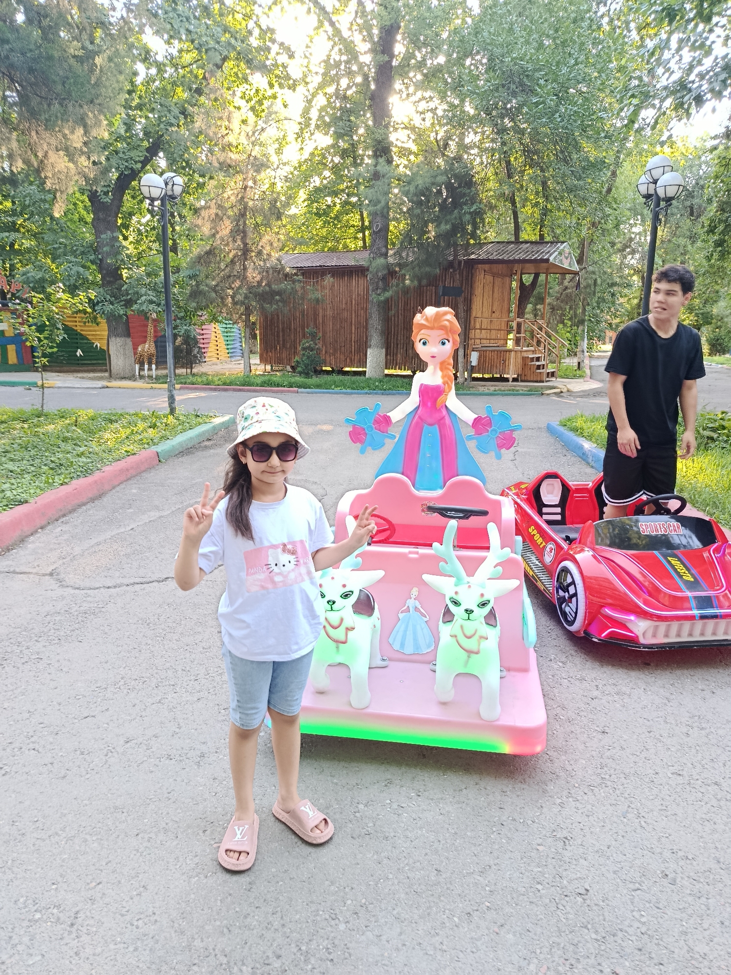 Afternoon stroll through Lago Park, Tashkent