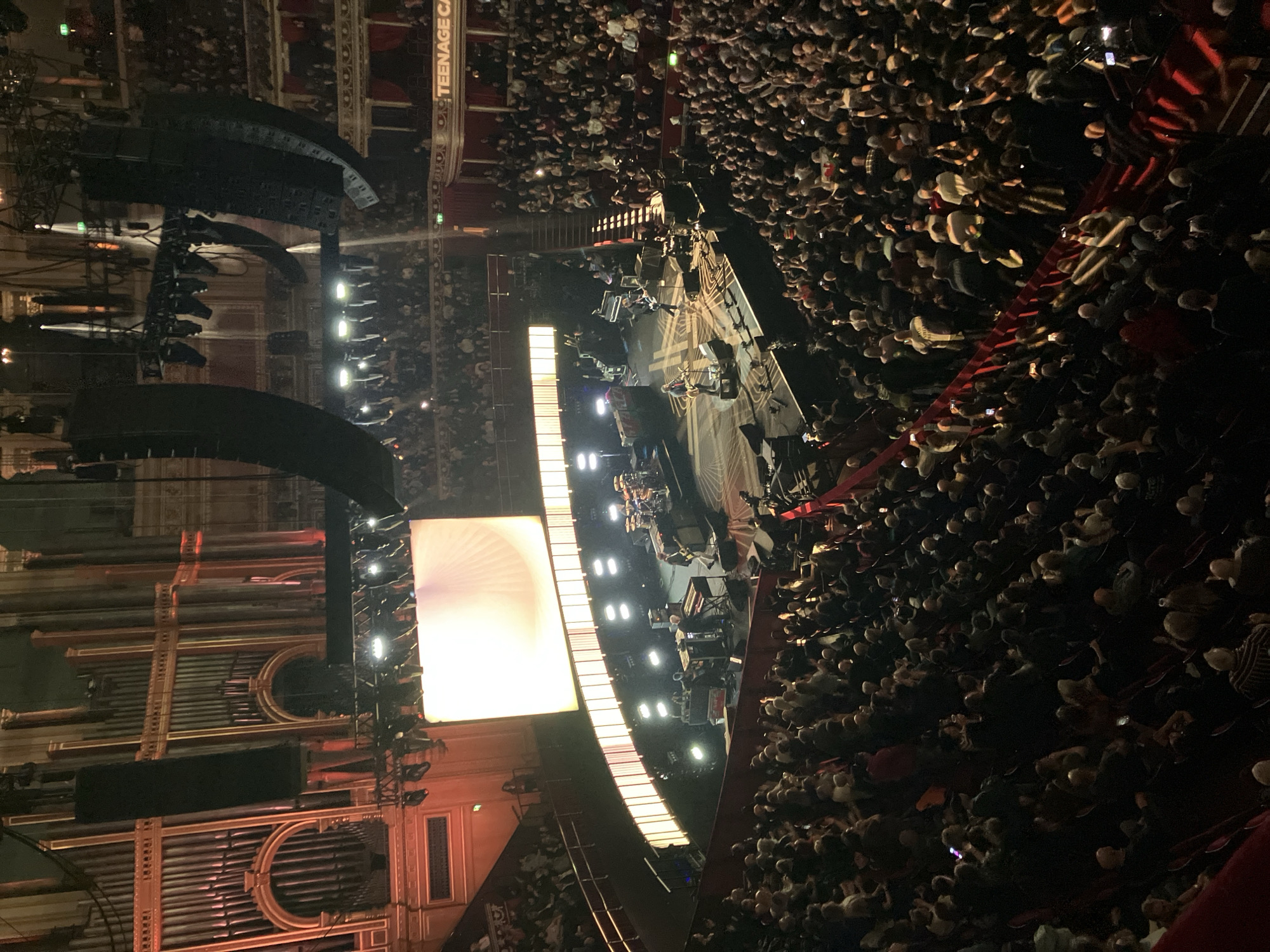 Concert draws packed crowd to London's Royal Albert Hall
