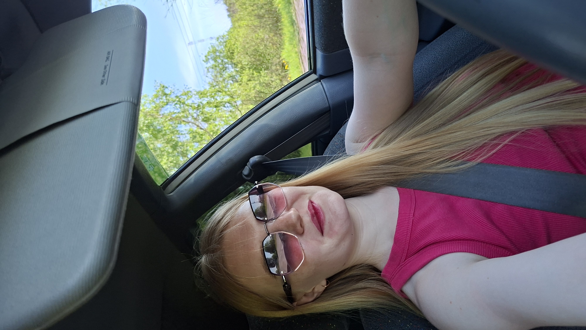Woman and sleeping baby observed in car in Russia