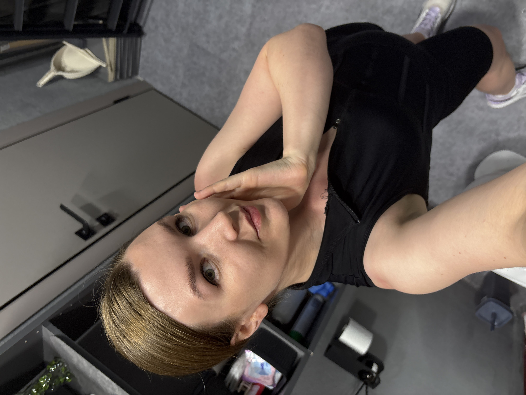 Woman documents day in Izhevsk with mirror selfies, spring scenery
