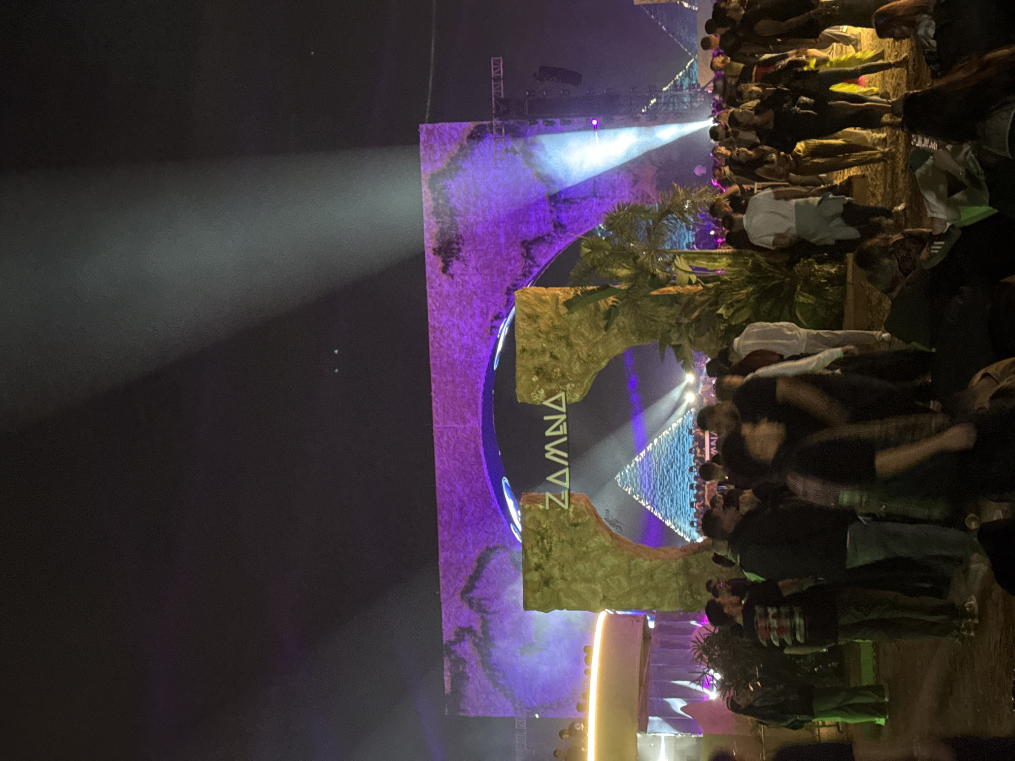 Night music festival draws crowds to Giza