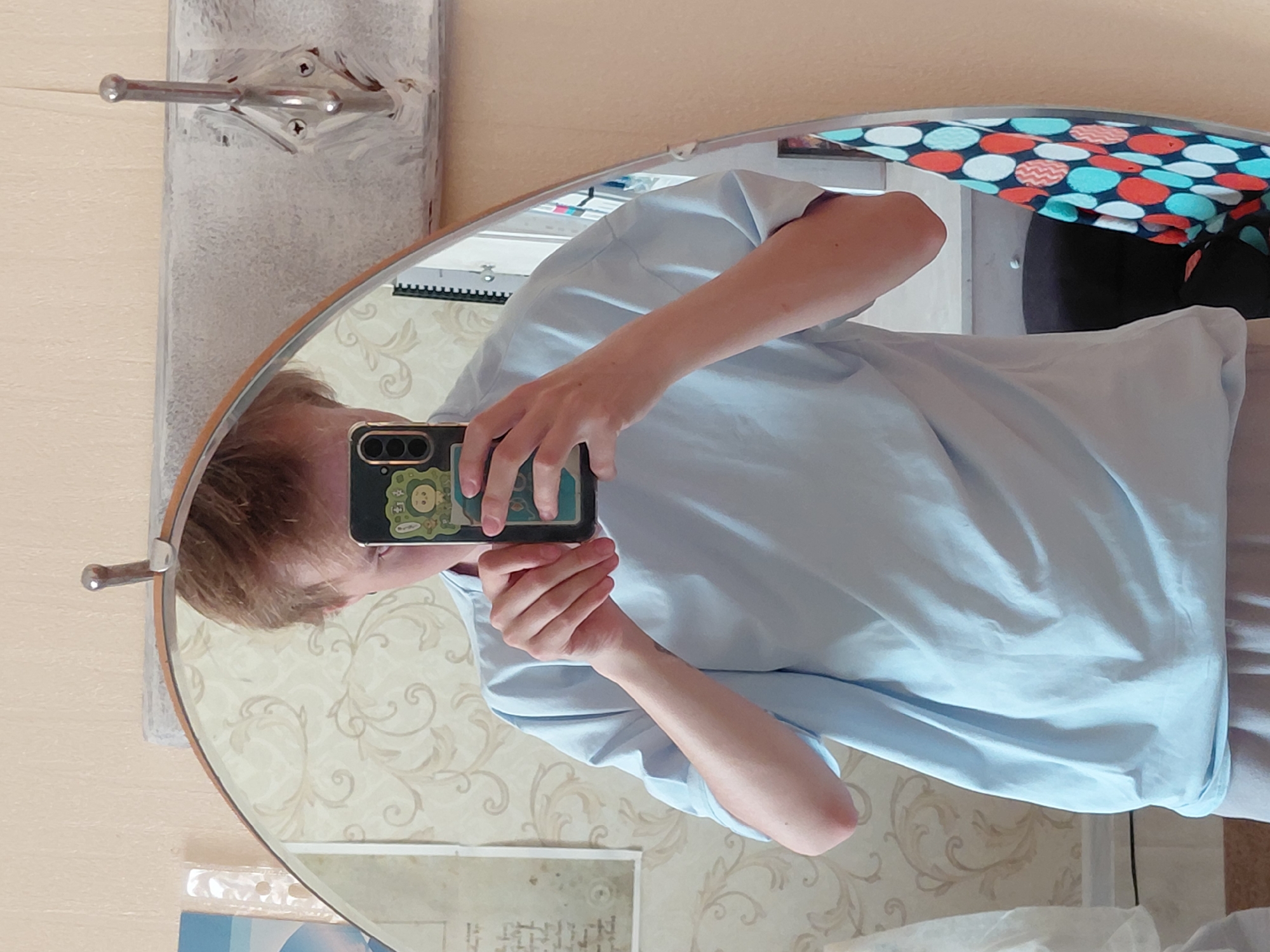 Afternoon photo session captures personal moments in Nadym, Russia