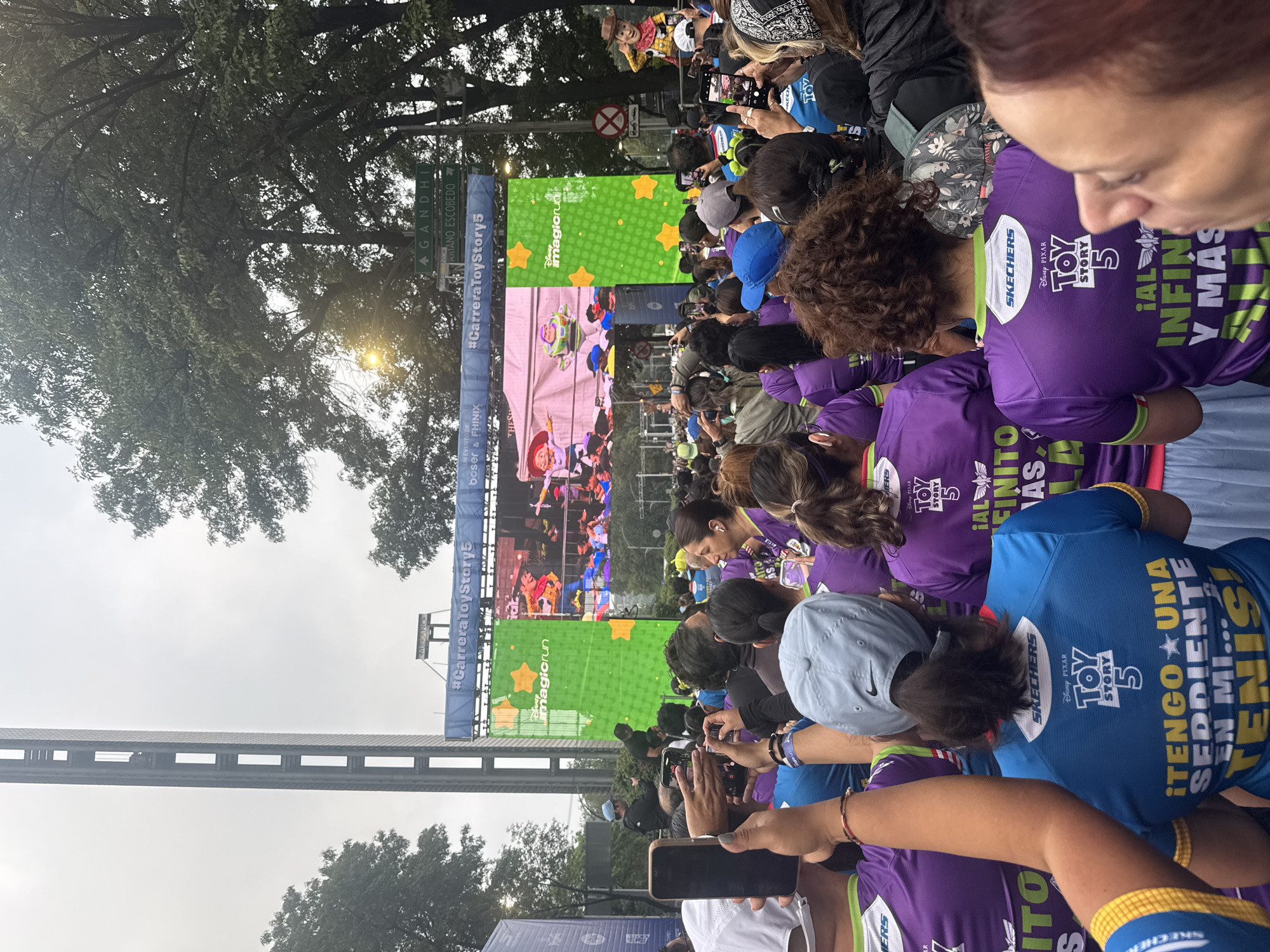 Themed running race draws crowds to Mexico City streets