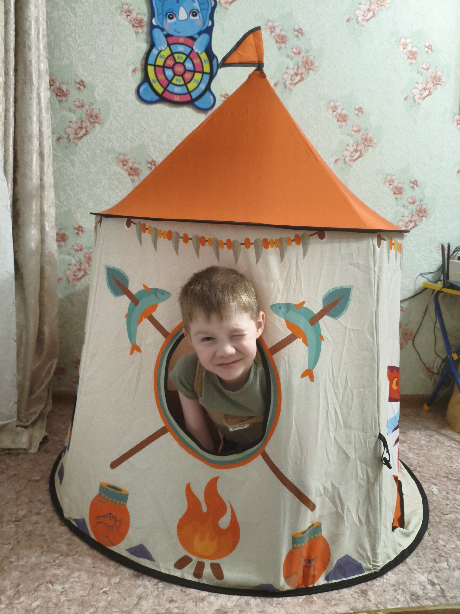 Child plays in tent, crosswalk scene captured in Mendeleyevsk