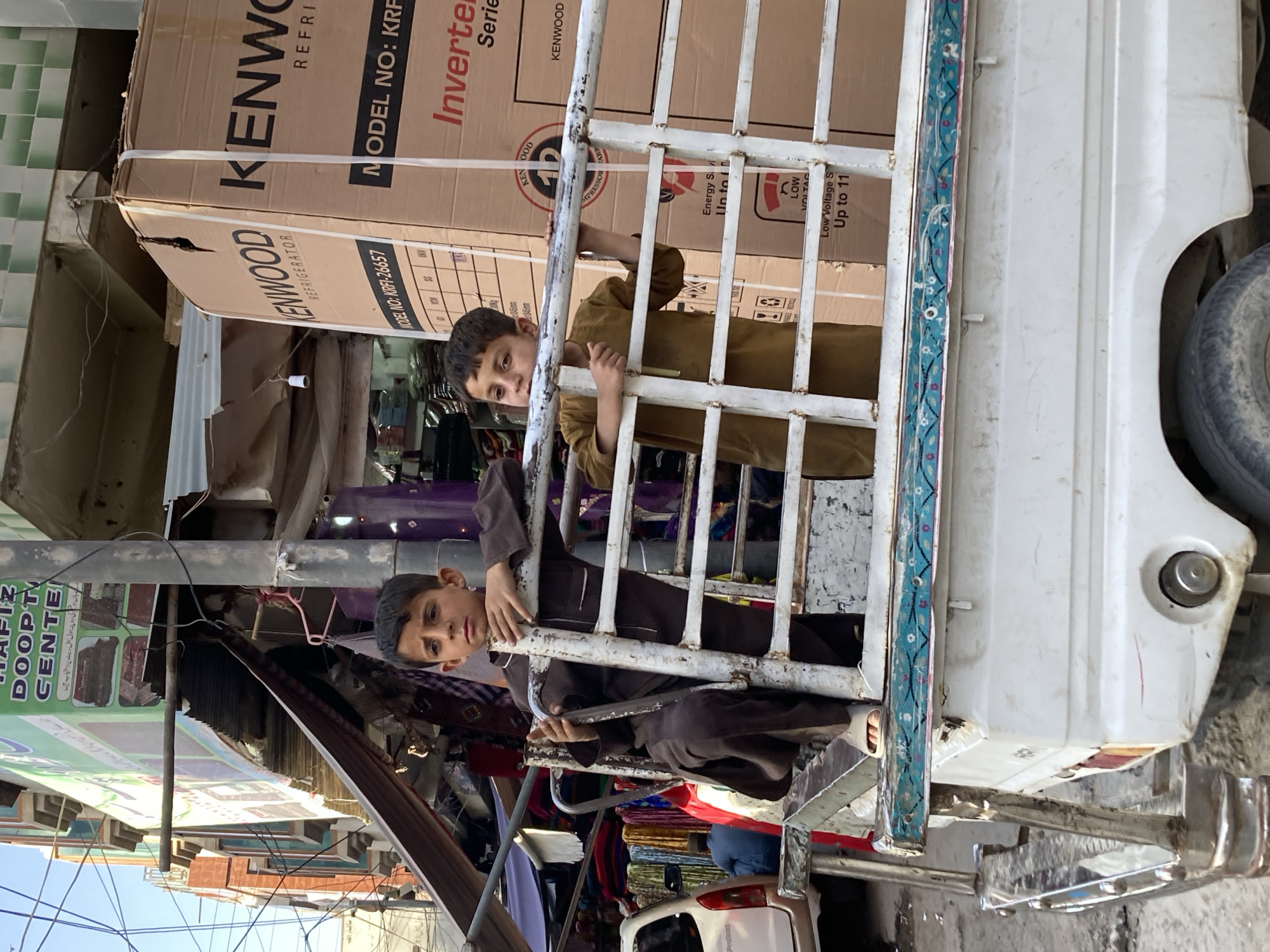 Two boys spotted in Quetta market during midday