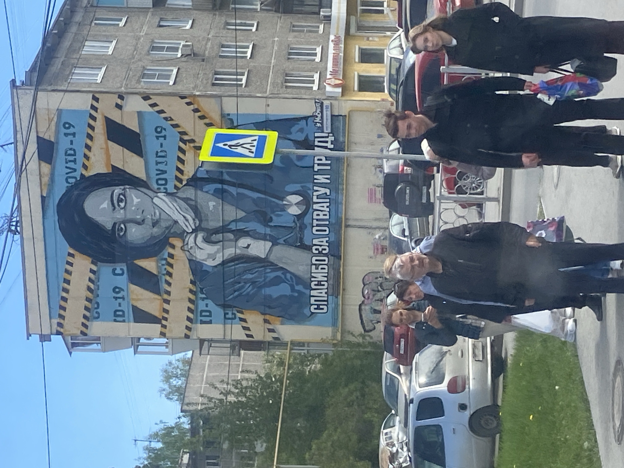 COVID-19 healthcare worker mural spotted on Yekaterinburg apartment building