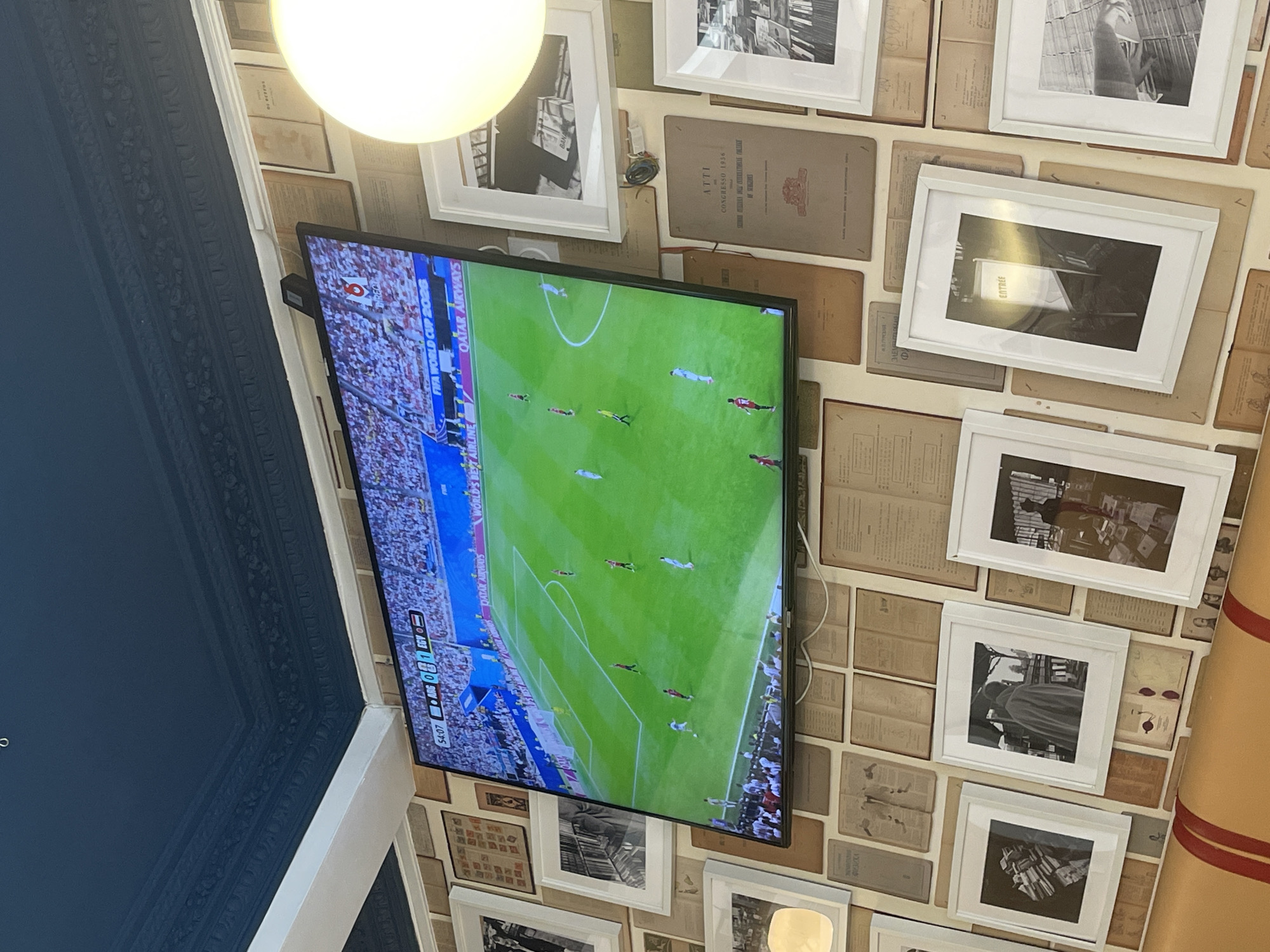World Cup 2026: Argentina vs Egypt on a Paris café TV