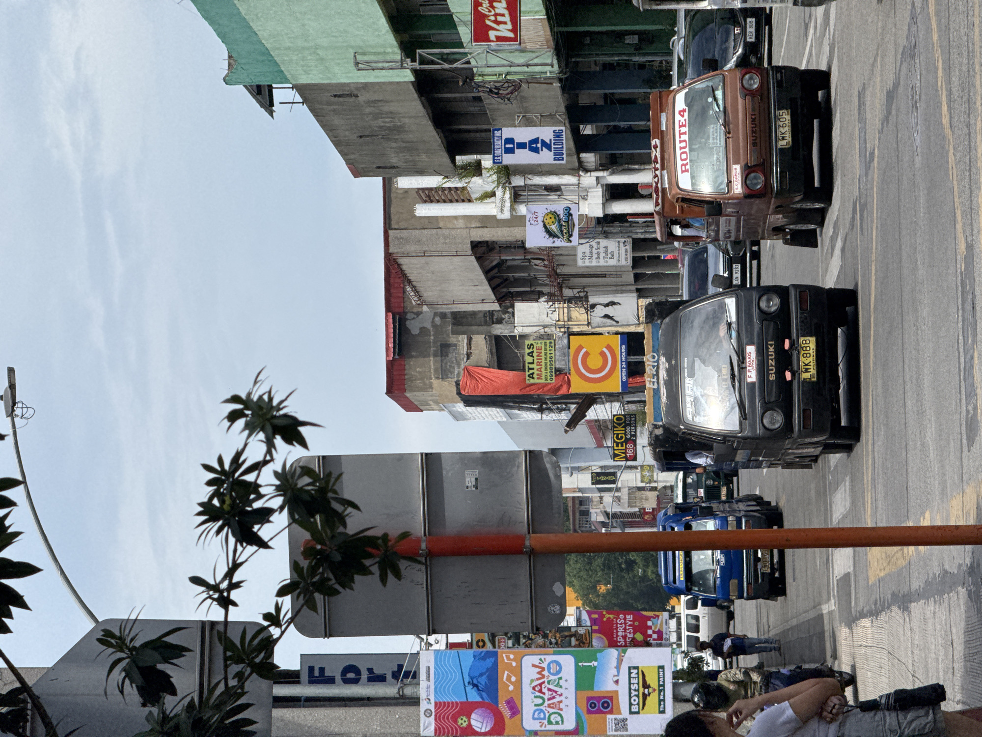 Daytime street life documented across Davao City intersections