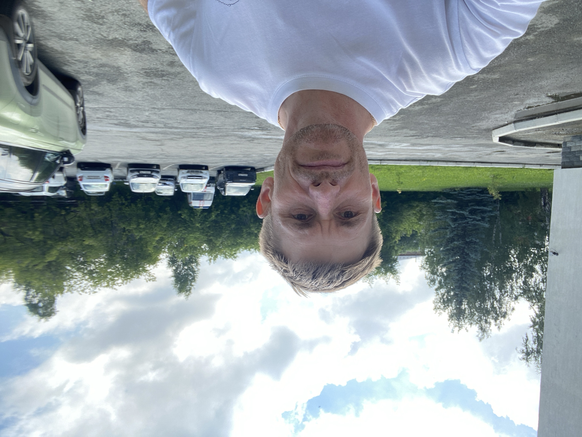 Yekaterinburg street-level selfie near a parent-baby meeting spot