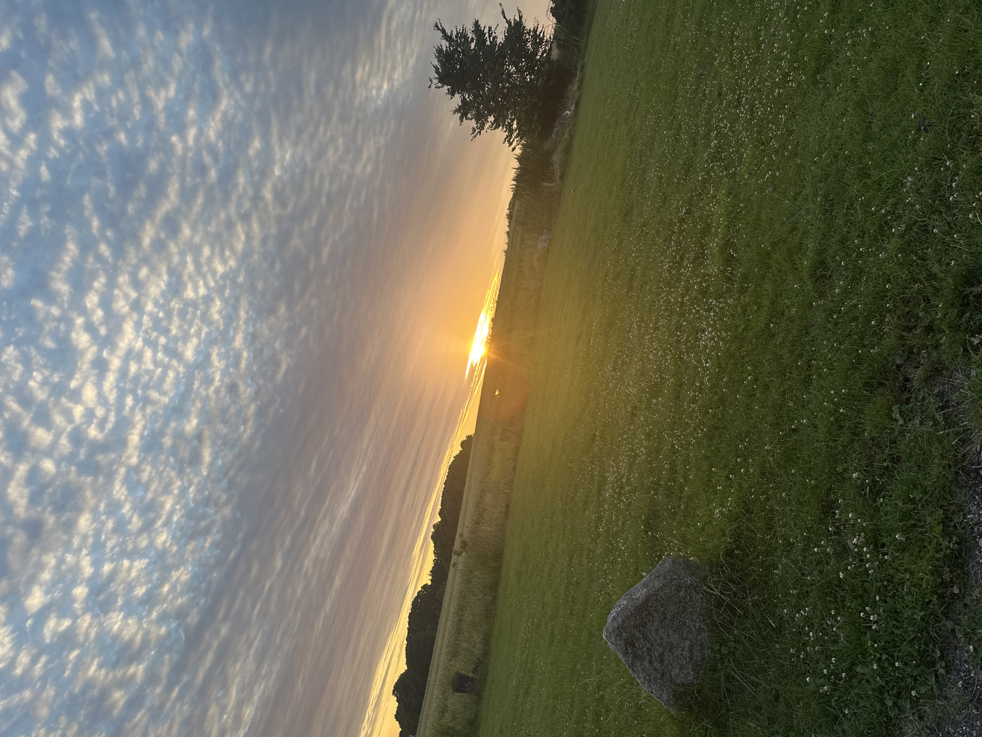 Altocumulus clouds catch the last light over Fredensborg