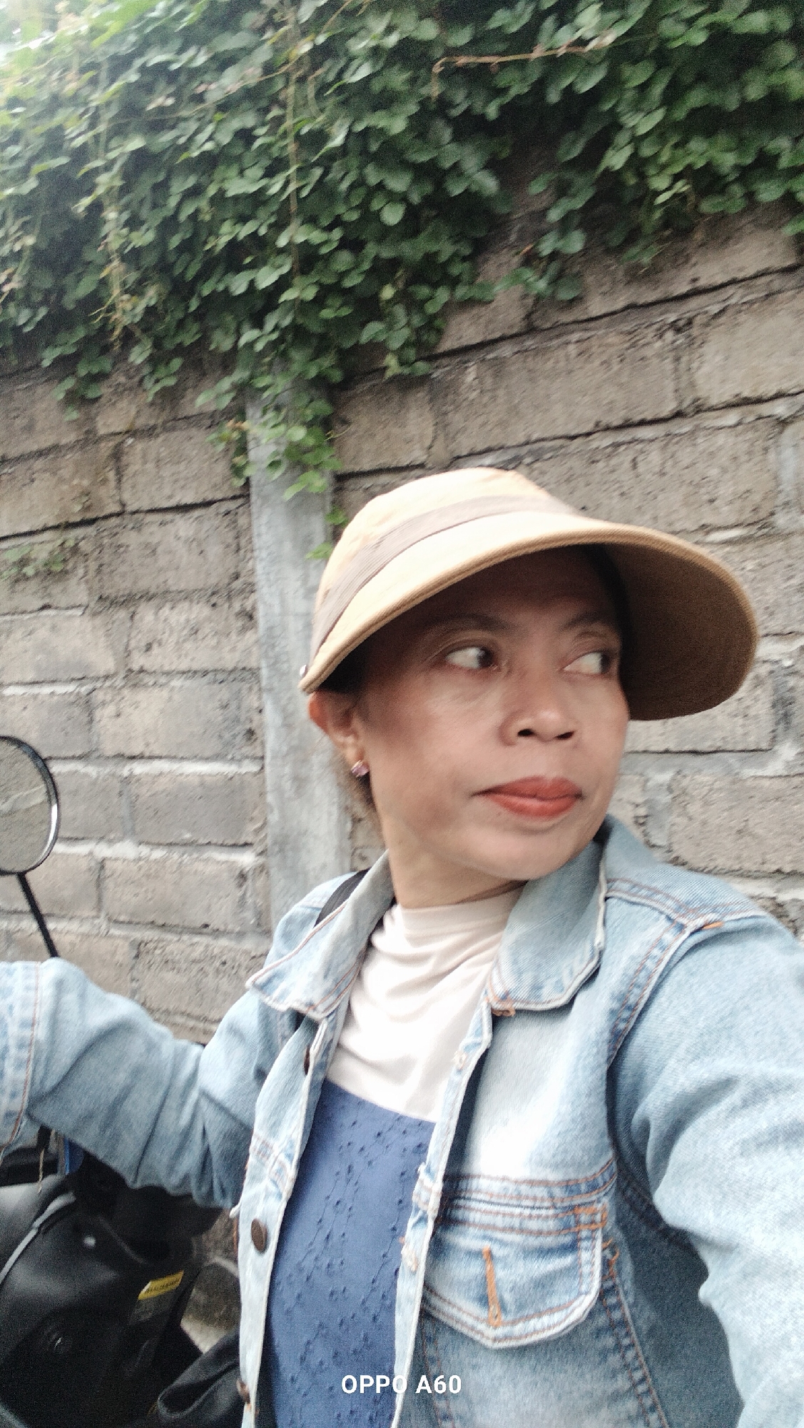 Casual photo session at an ivy-covered brick wall in North Kuta