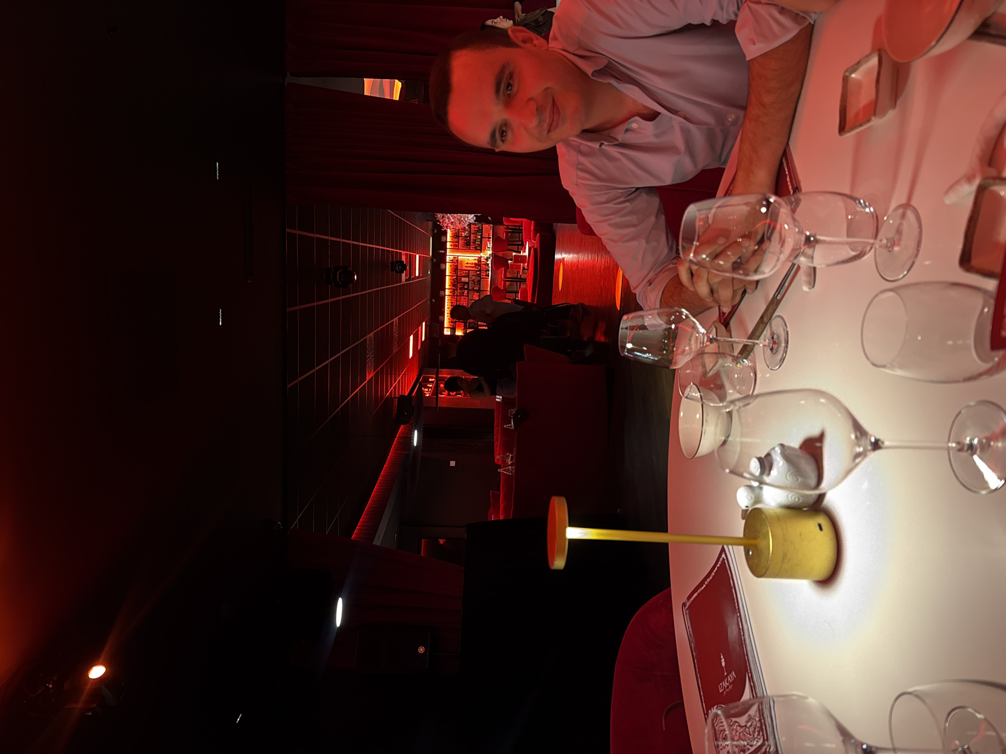 Man photographed dining at red-themed Geneva restaurant