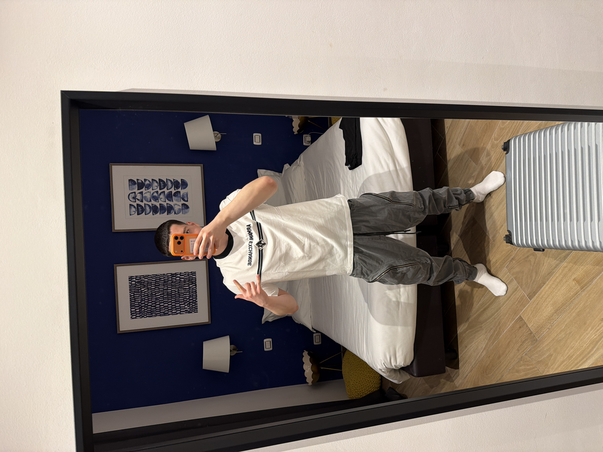 Man observed in bedroom mirror reflection in Milan