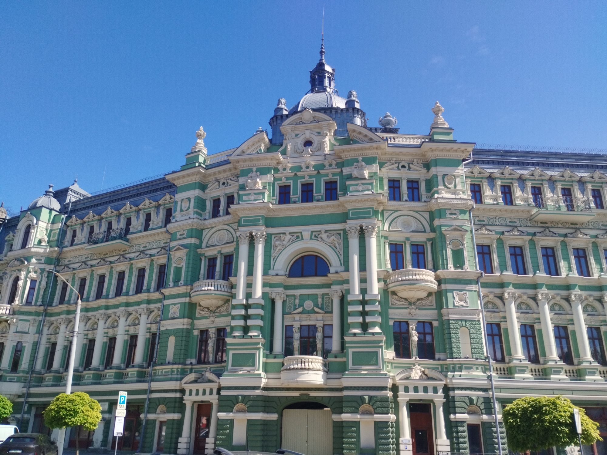 Morning tour of historic Odesa hotels and parks documented