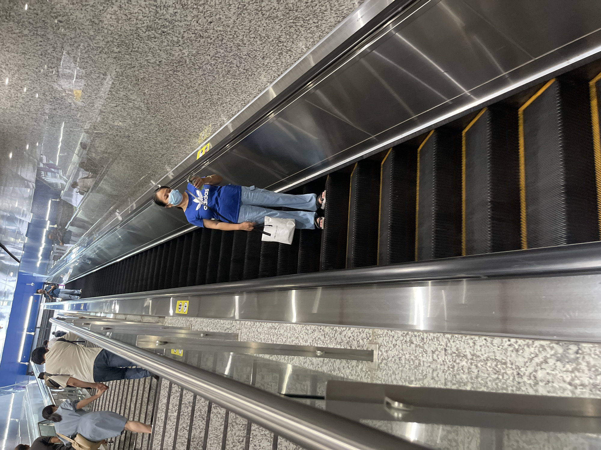 Morning commute through Shiguang Lu subway station, Panyu District