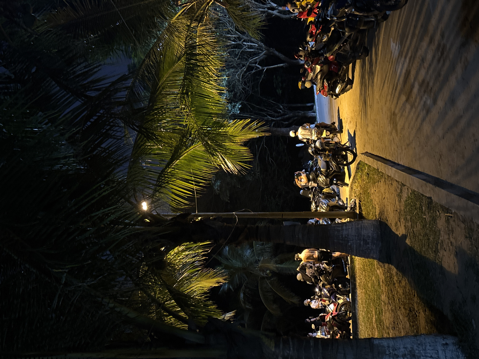 Beachfront restaurant busy with diners in Đà Nẵng