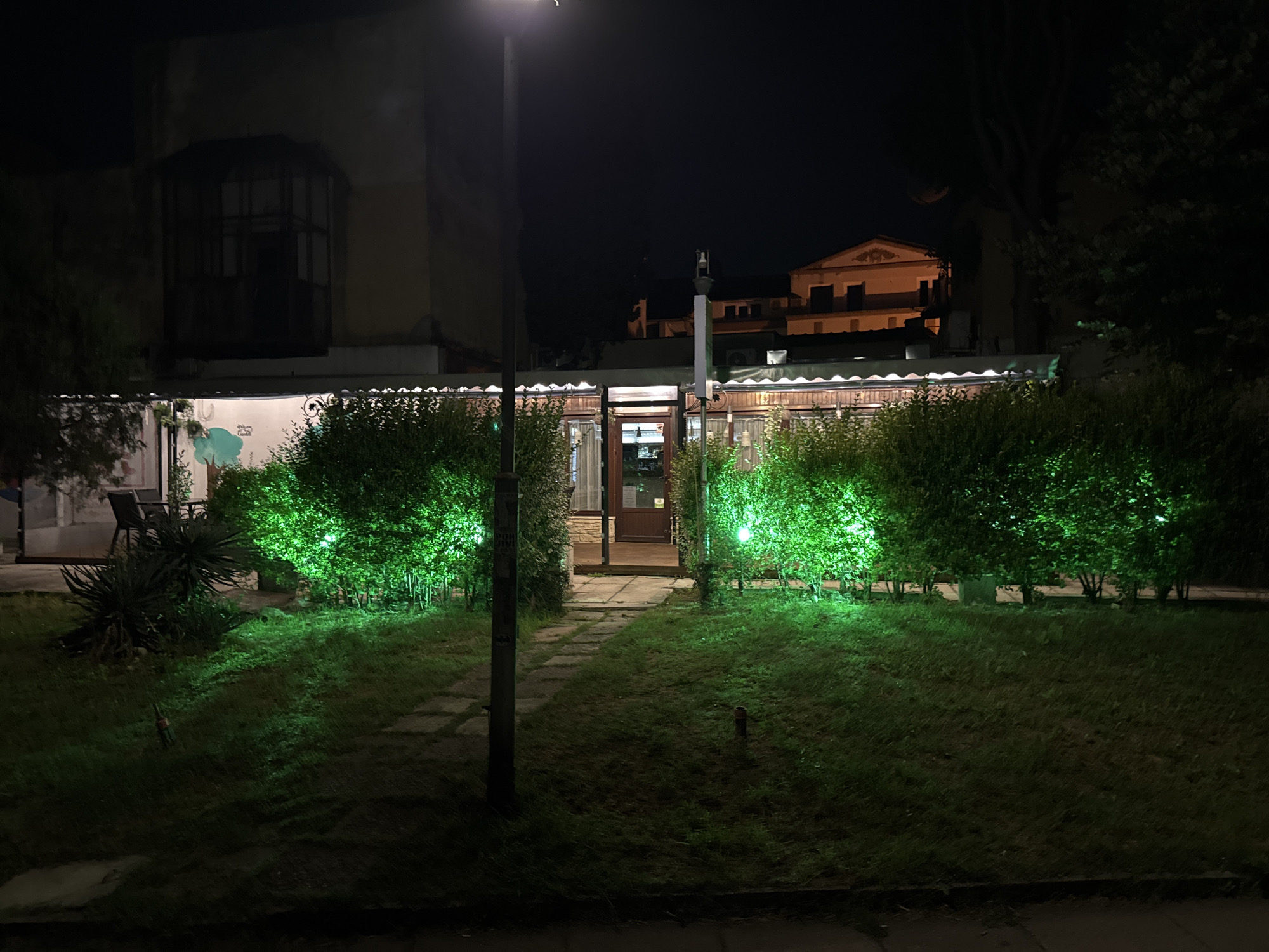 Evening gaming session and street scenes documented in Varna
