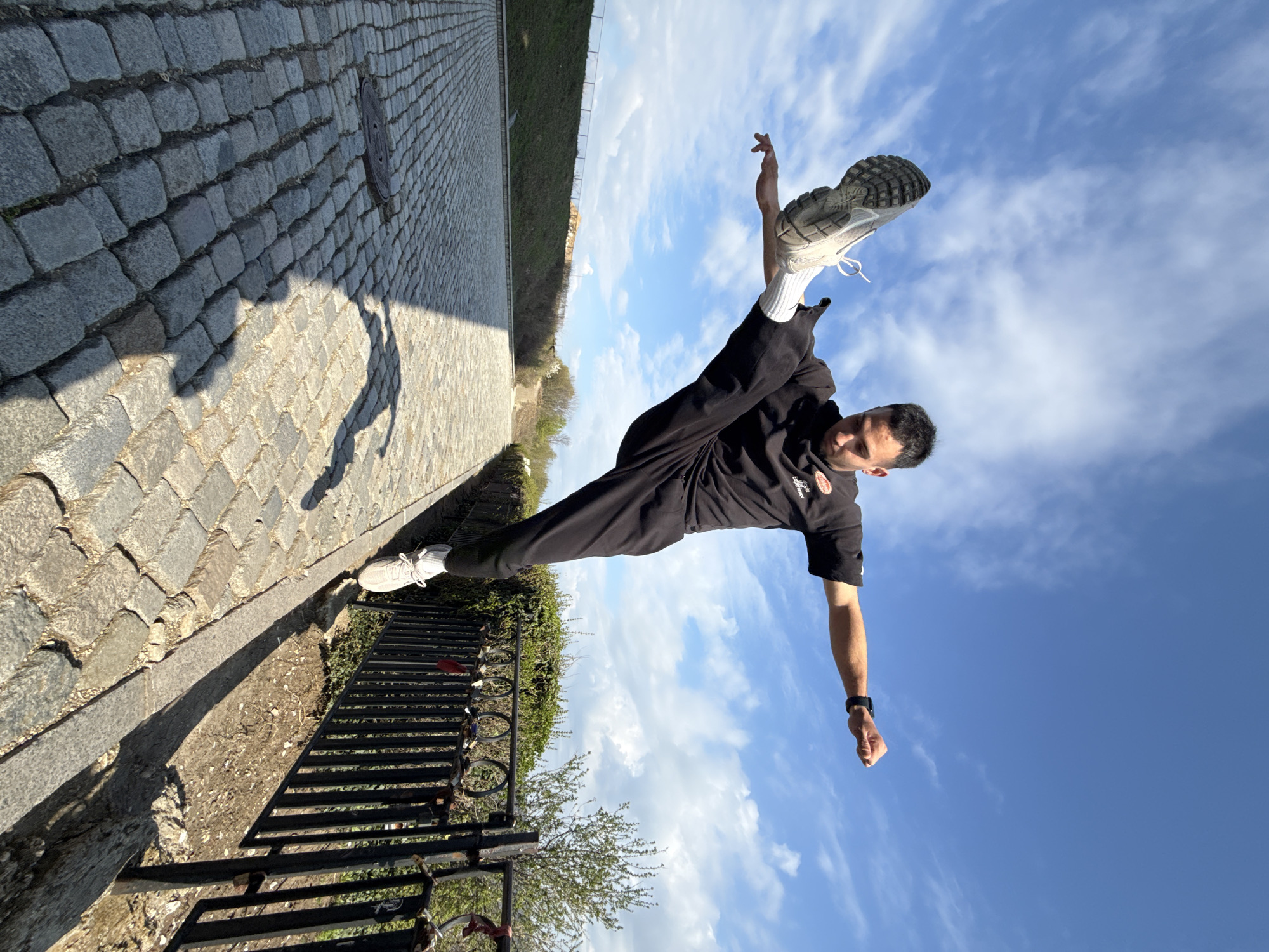 Man climbs Bulgarian monument, performs athletic stunts in Shumen
