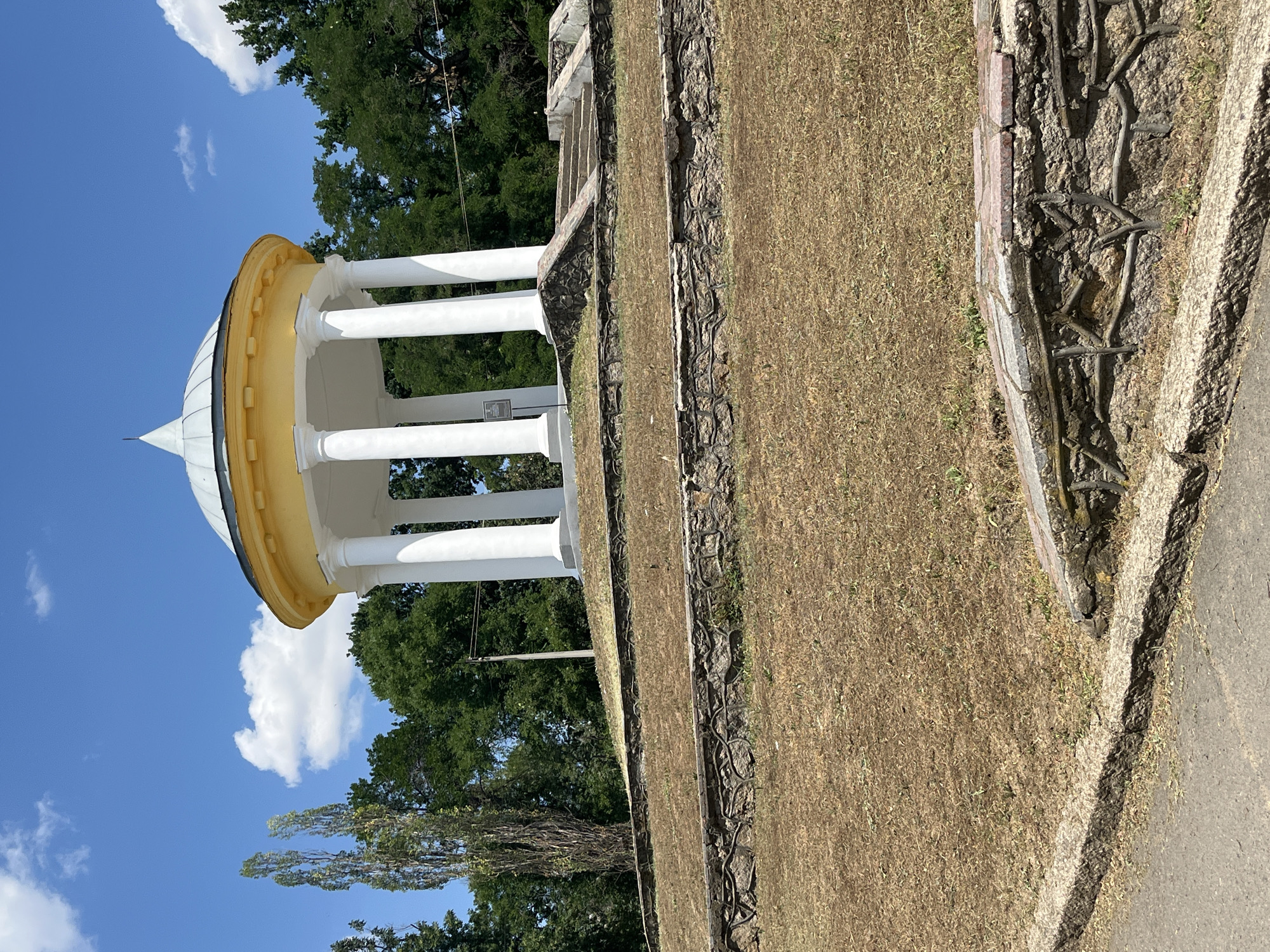 Summer morning wander through Voznesensk's streets, parks, and green spaces