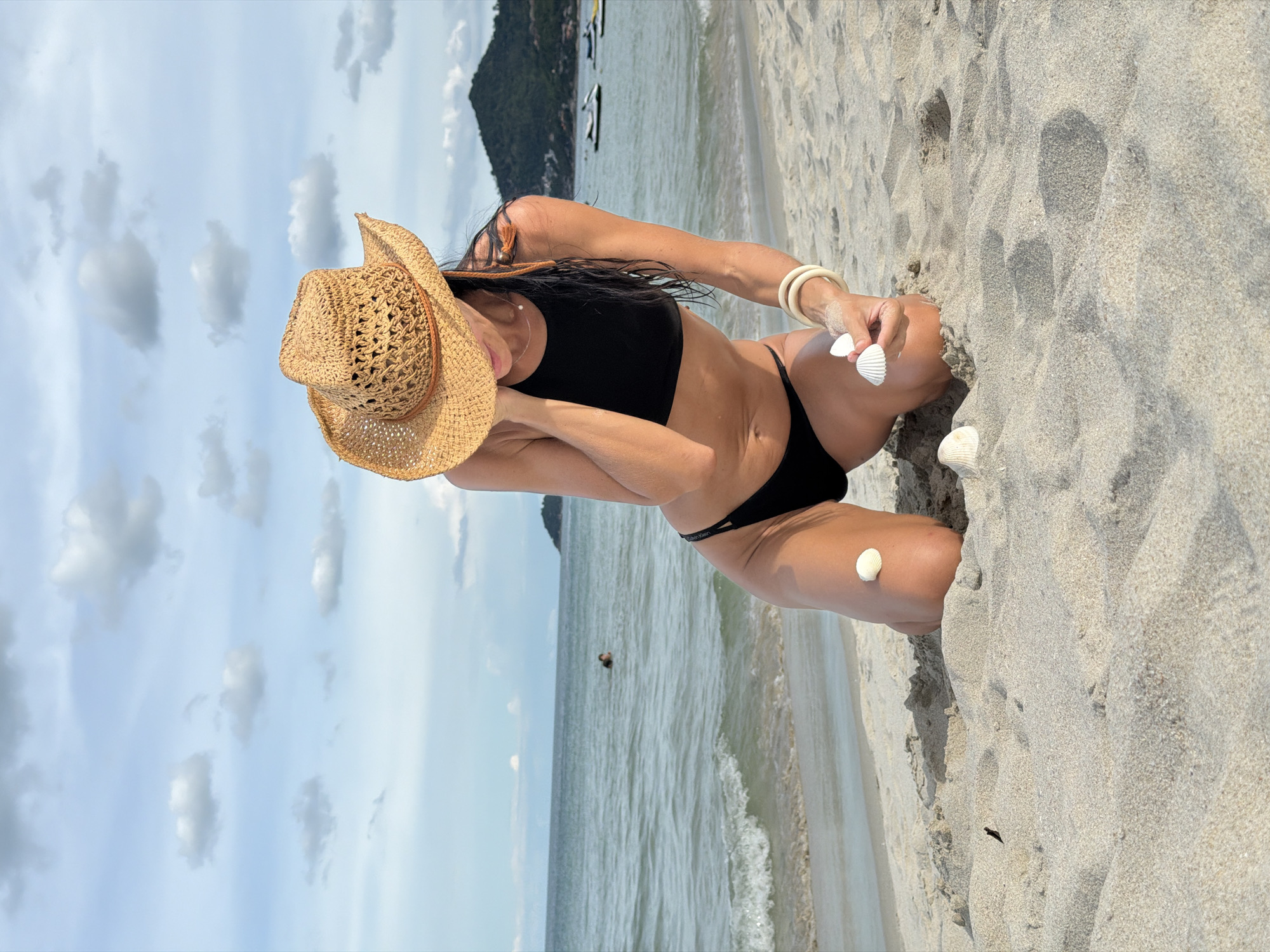 Shell collecting on Baan Chaweng beach, Koh Samui