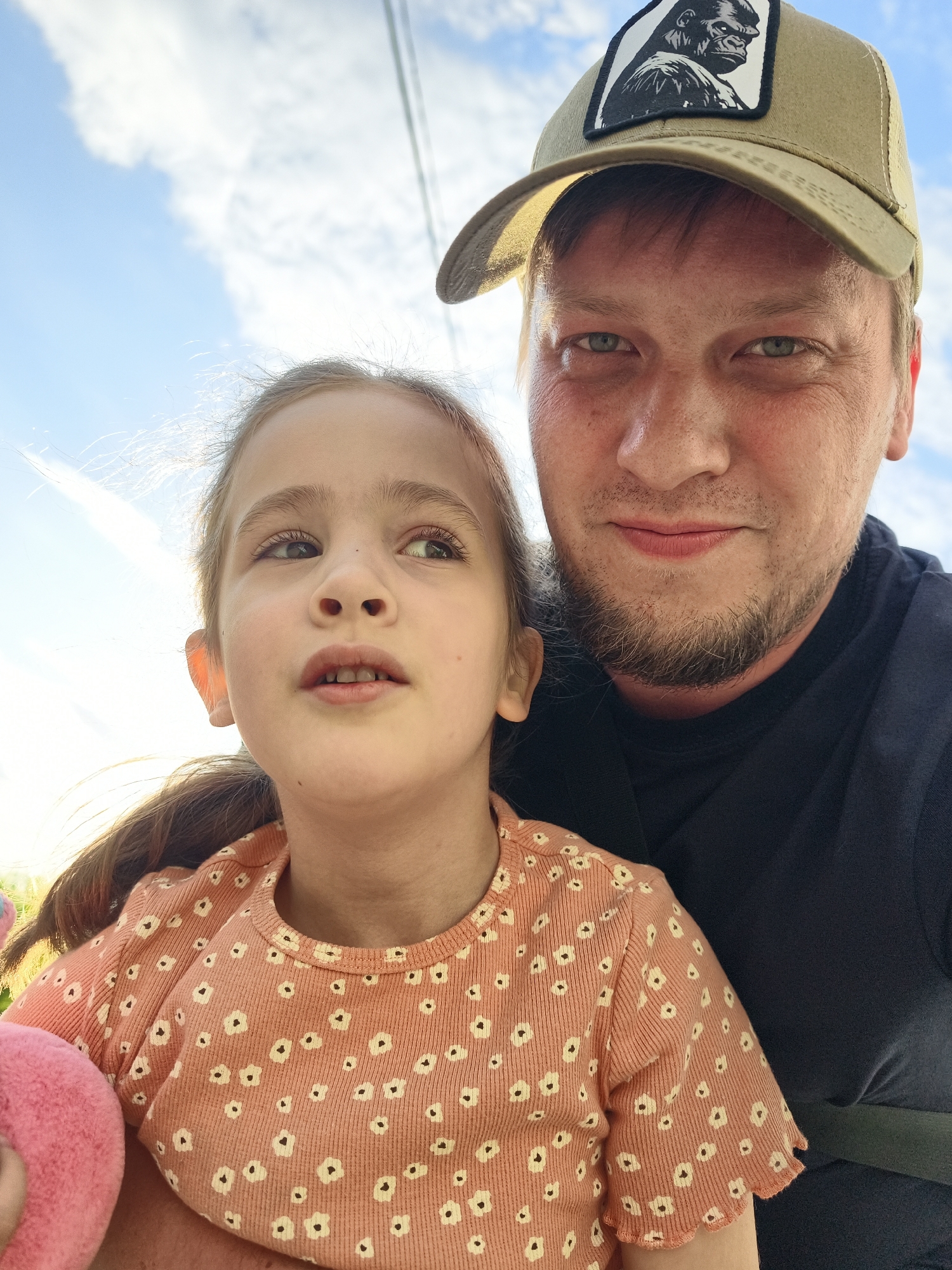 Father and daughter enjoy afternoon outing in Chaikovsky neighborhood