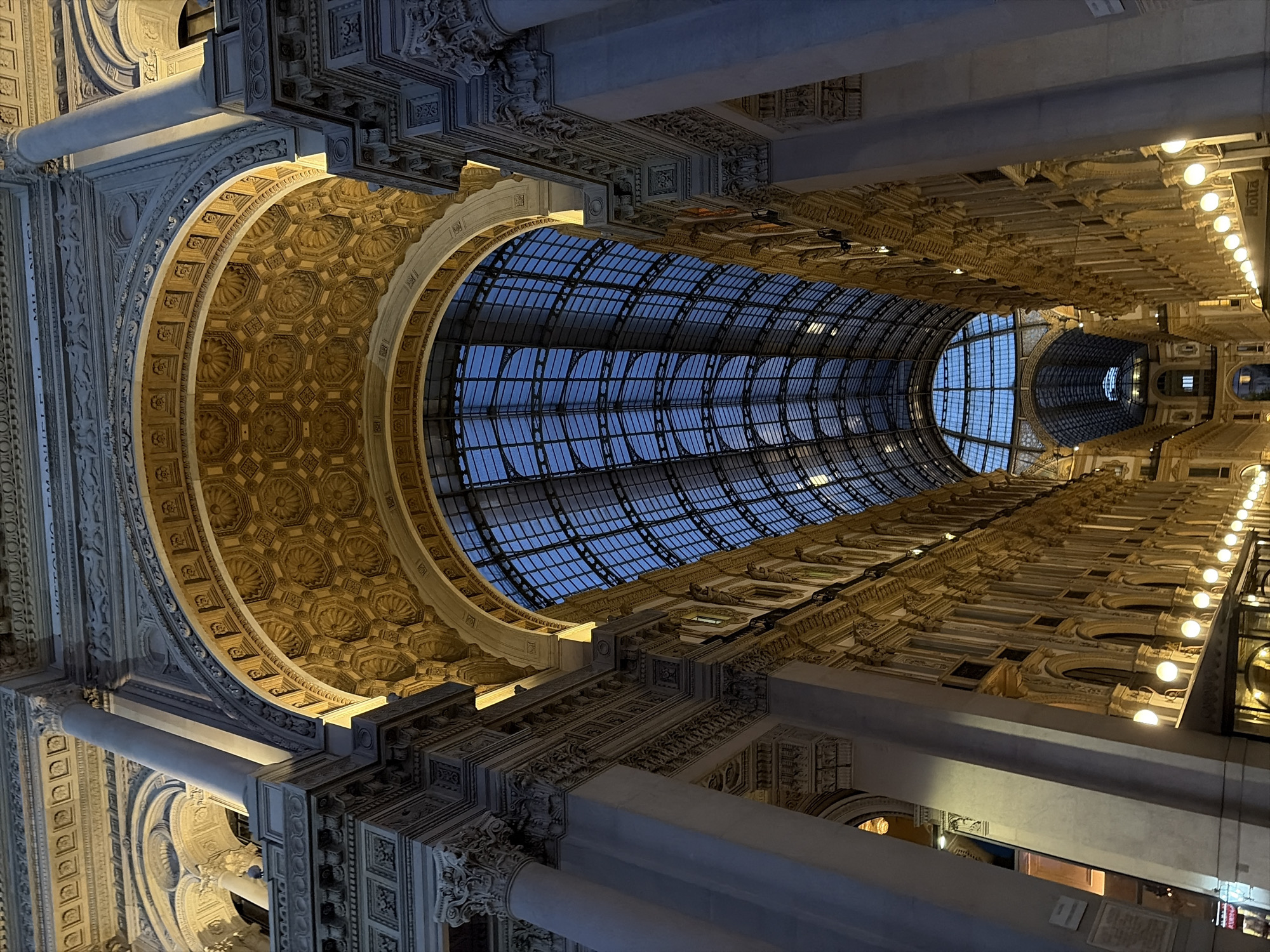 Evening stroll through Milan's historic center and concert scene