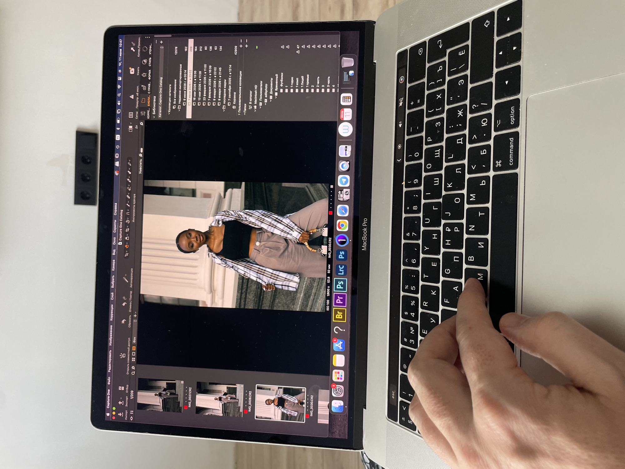 Photo editing session with cat companion in Kazan home